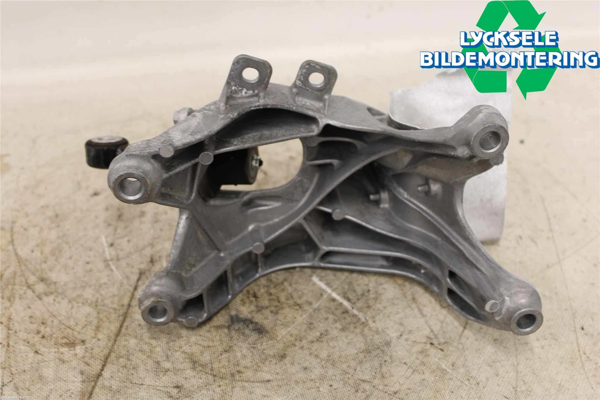 Audi A6 F2/C8 19- Växellådsfäste