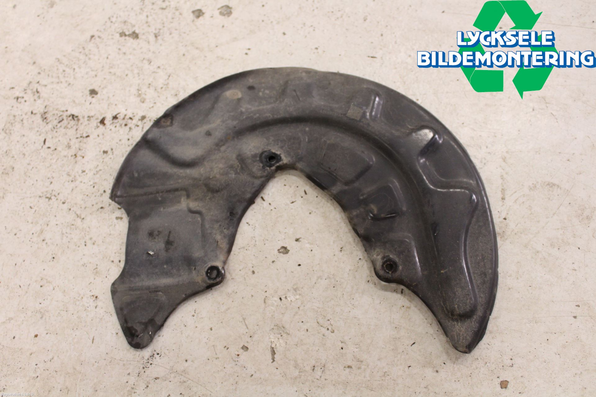 Volkswagen VW PASSAT 15-19 Bromssköld Fram