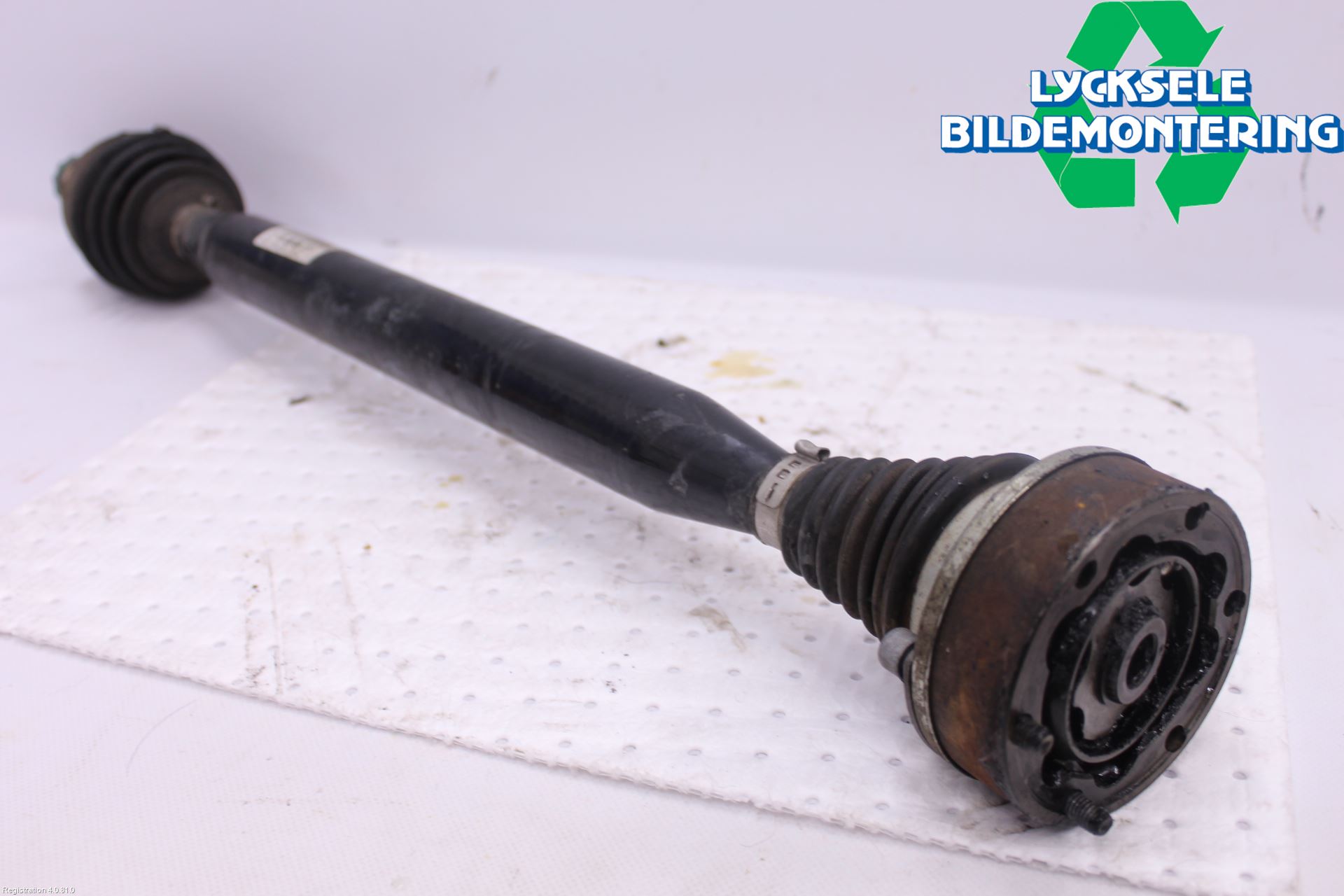 Audi A1/S1 11-18 Drivaxel Fram Höger