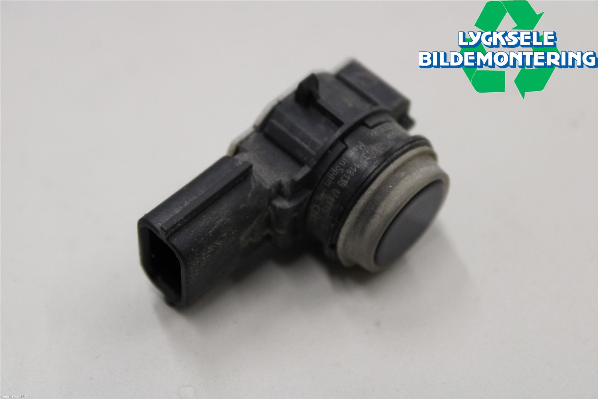 Dacia DUSTER 10-17 Parkeringshjälp Backsensor