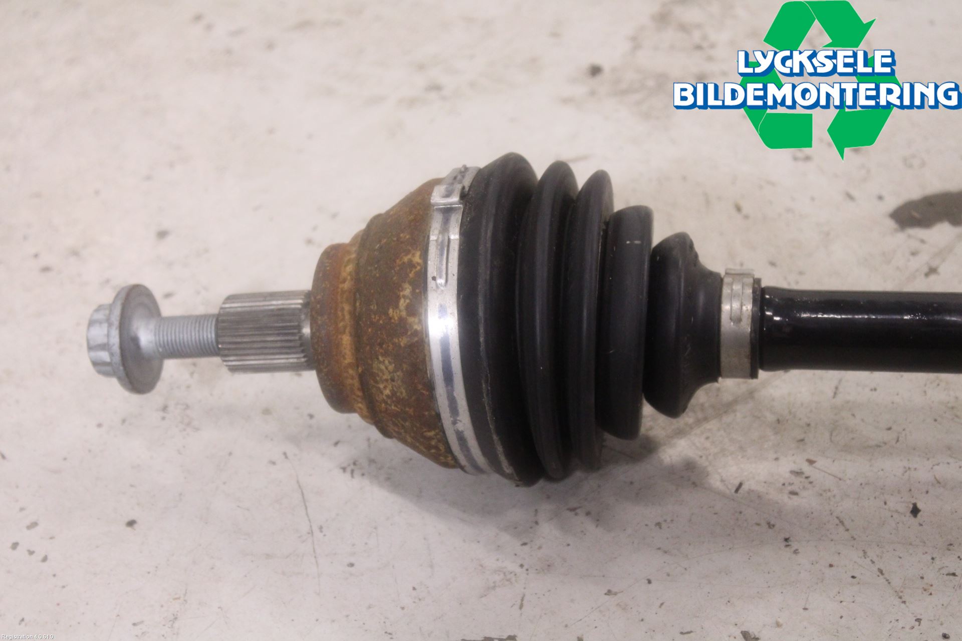 Volkswagen VW TIGUAN 16-24 Drivaxel Fram Höger