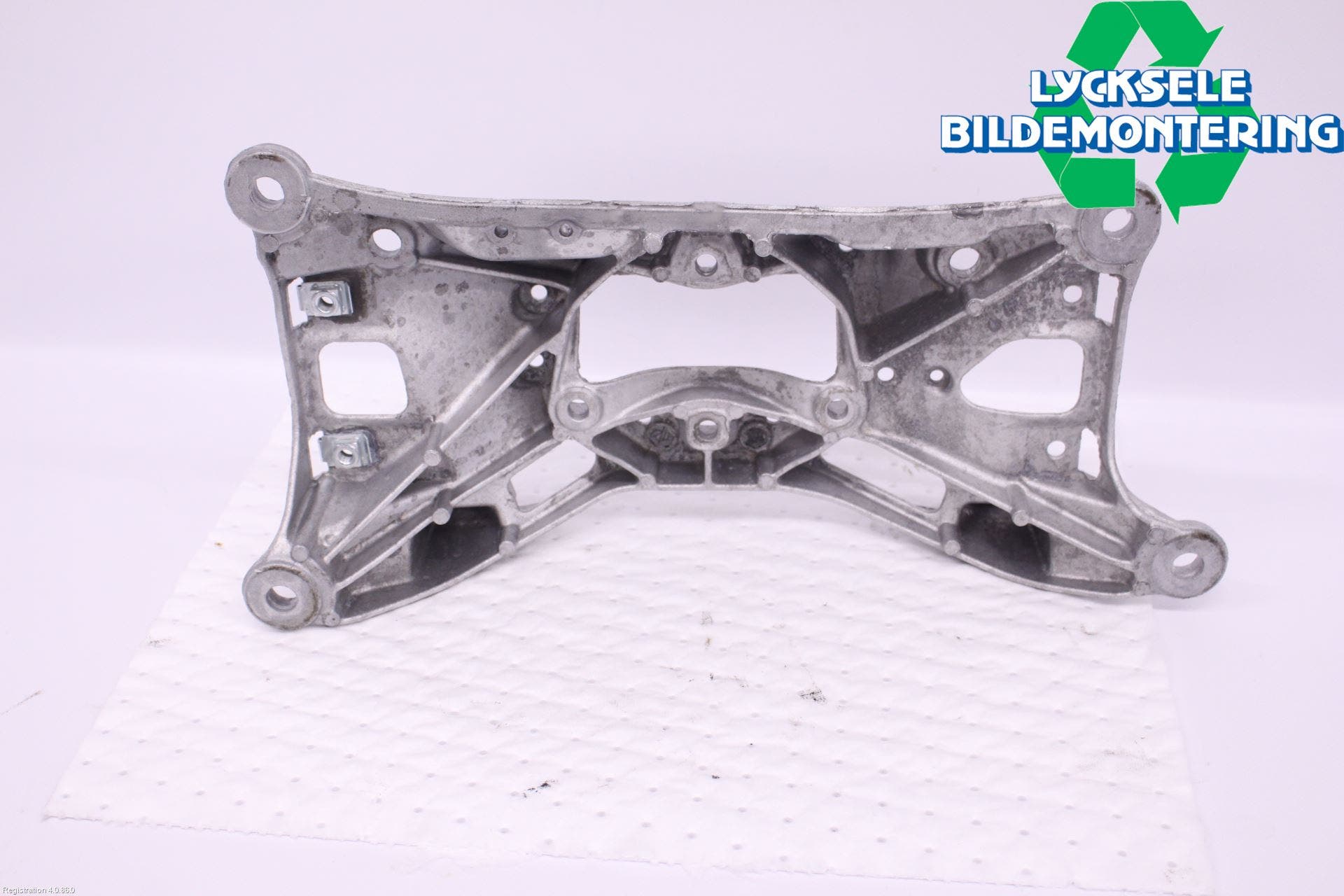 Audi A4/S4 B9 20- Växellådsbalk