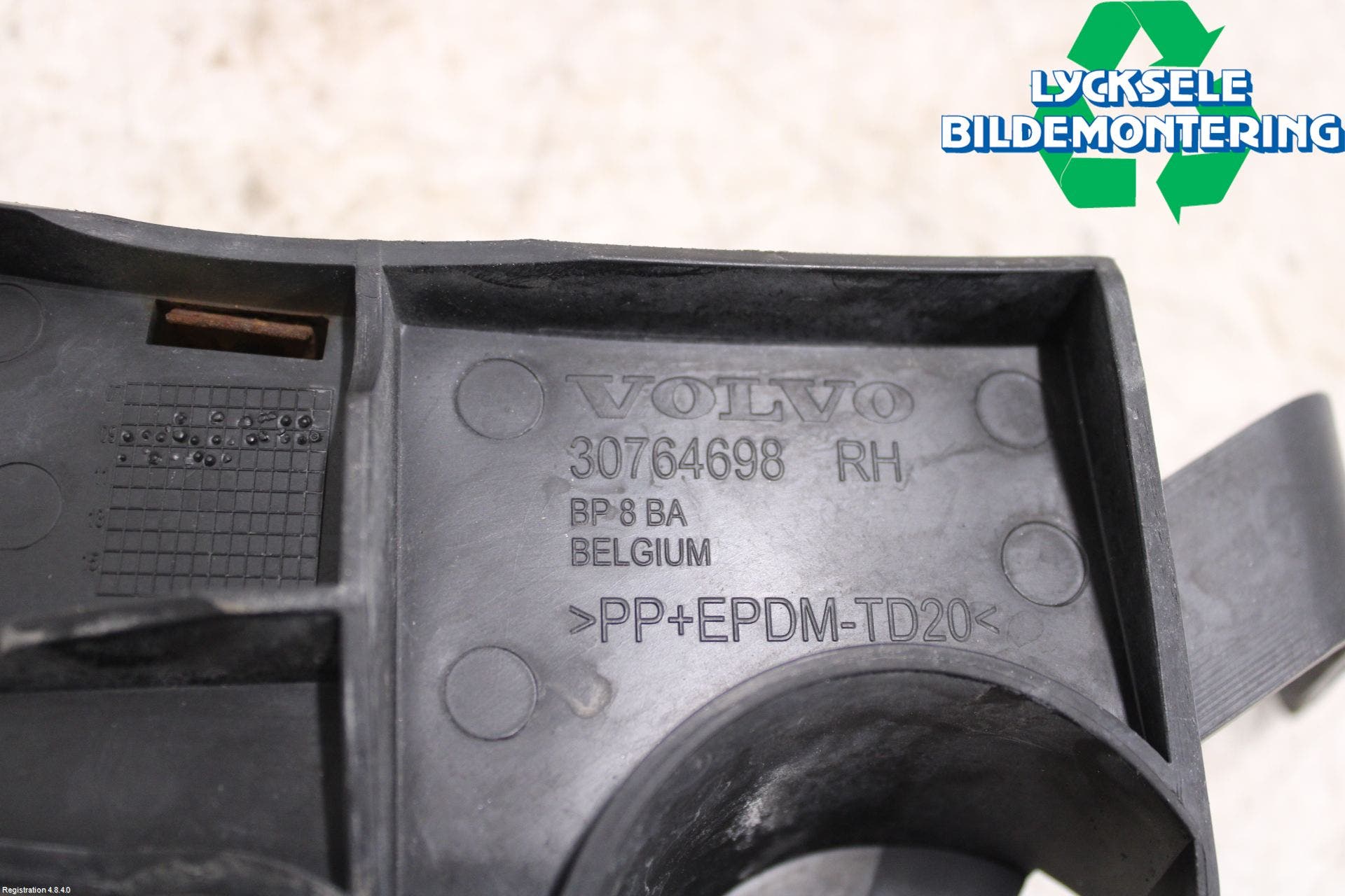 Volvo XC60 09-13 Stötfångarfäste Bak Hö