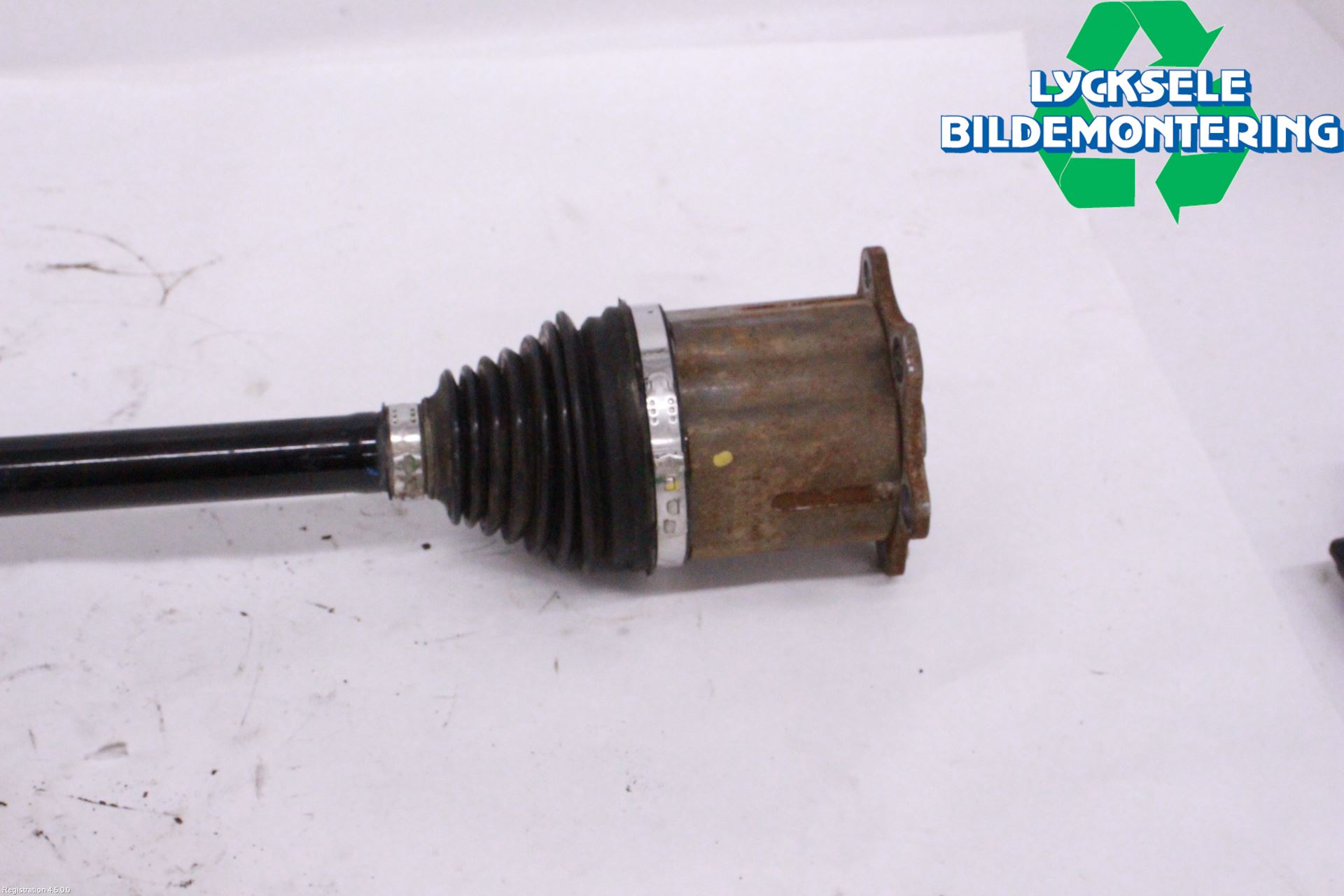 Volkswagen VW TIGUAN 16-24 Drivaxel Fram Höger