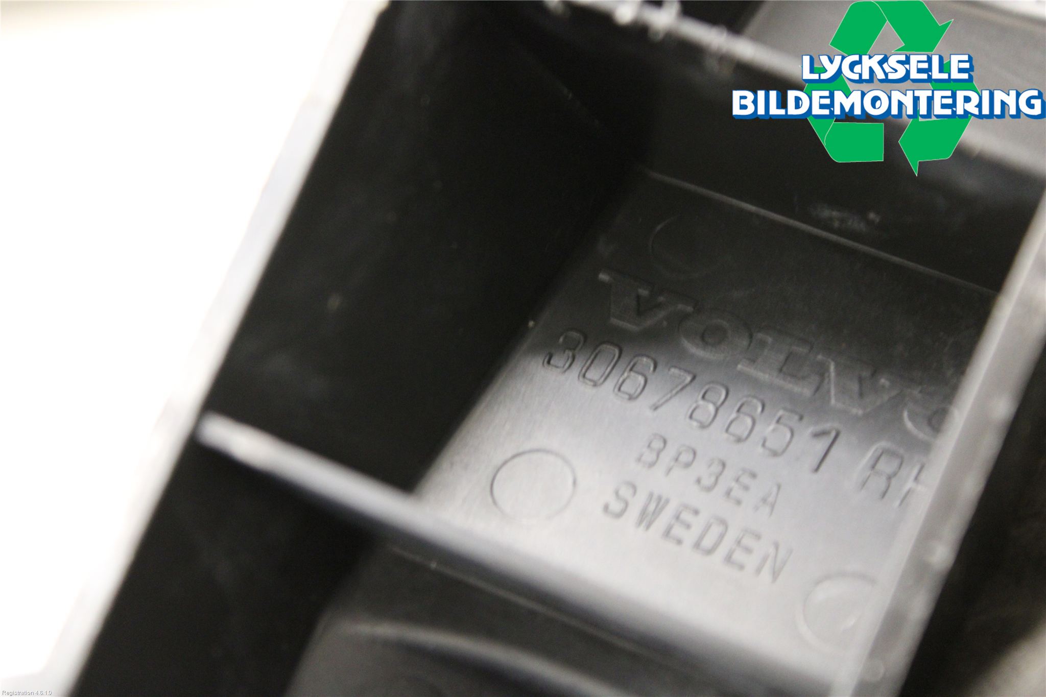 Volvo XC70 08-13 Stötfångarfäste Fram Hö