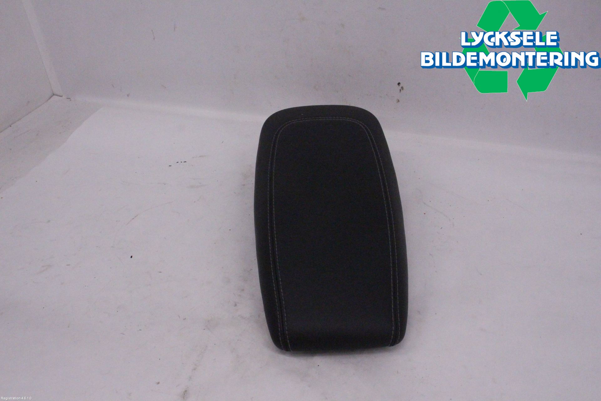 Ford MUSTANG Mach-E 21- Inredning Armstöd