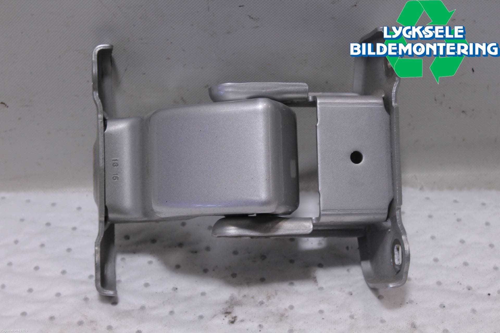 Opel VIVARO 01-14 Bakluckegångjärn Hö