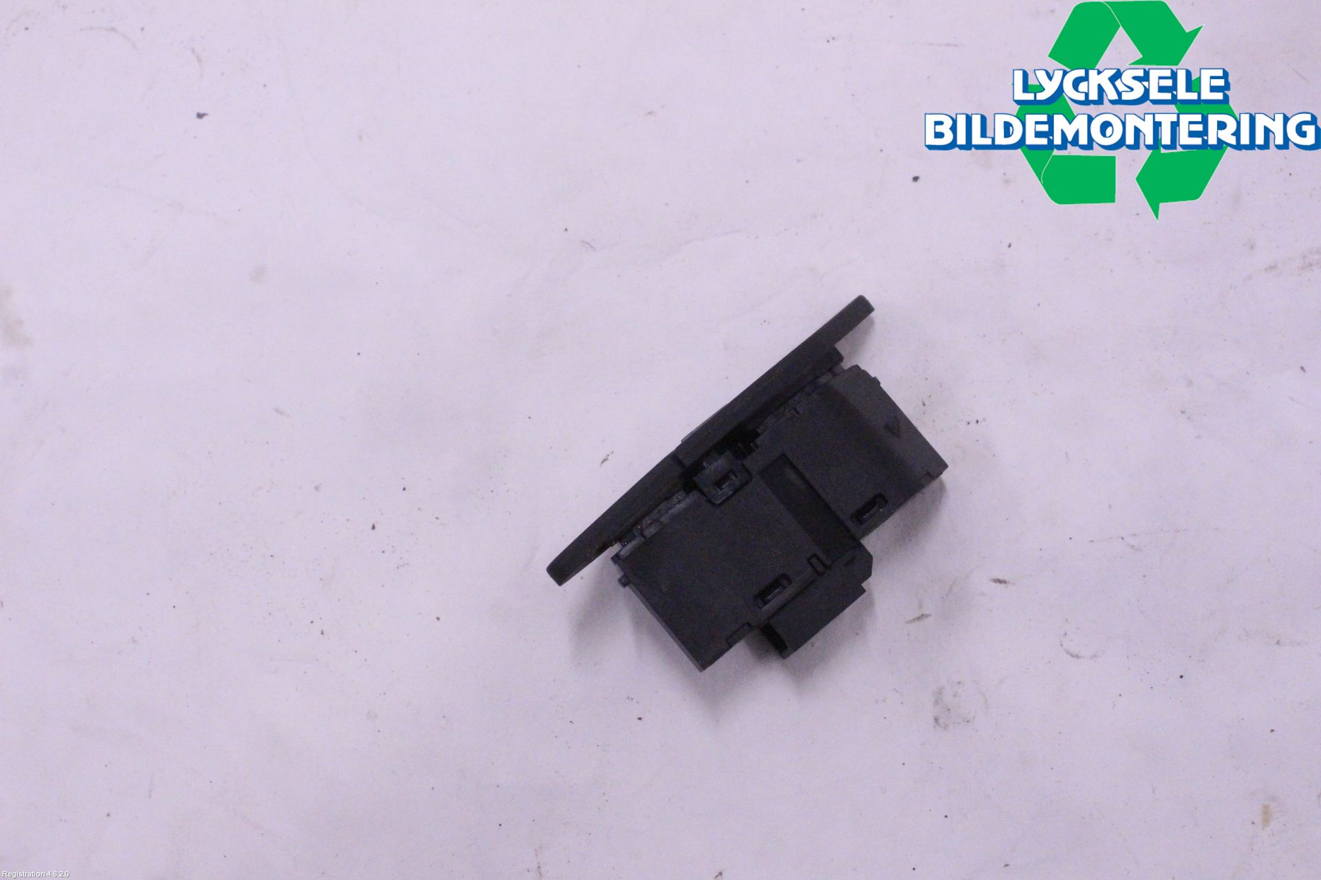 Audi A6 F2/C8 19- Strömställare Centrallås