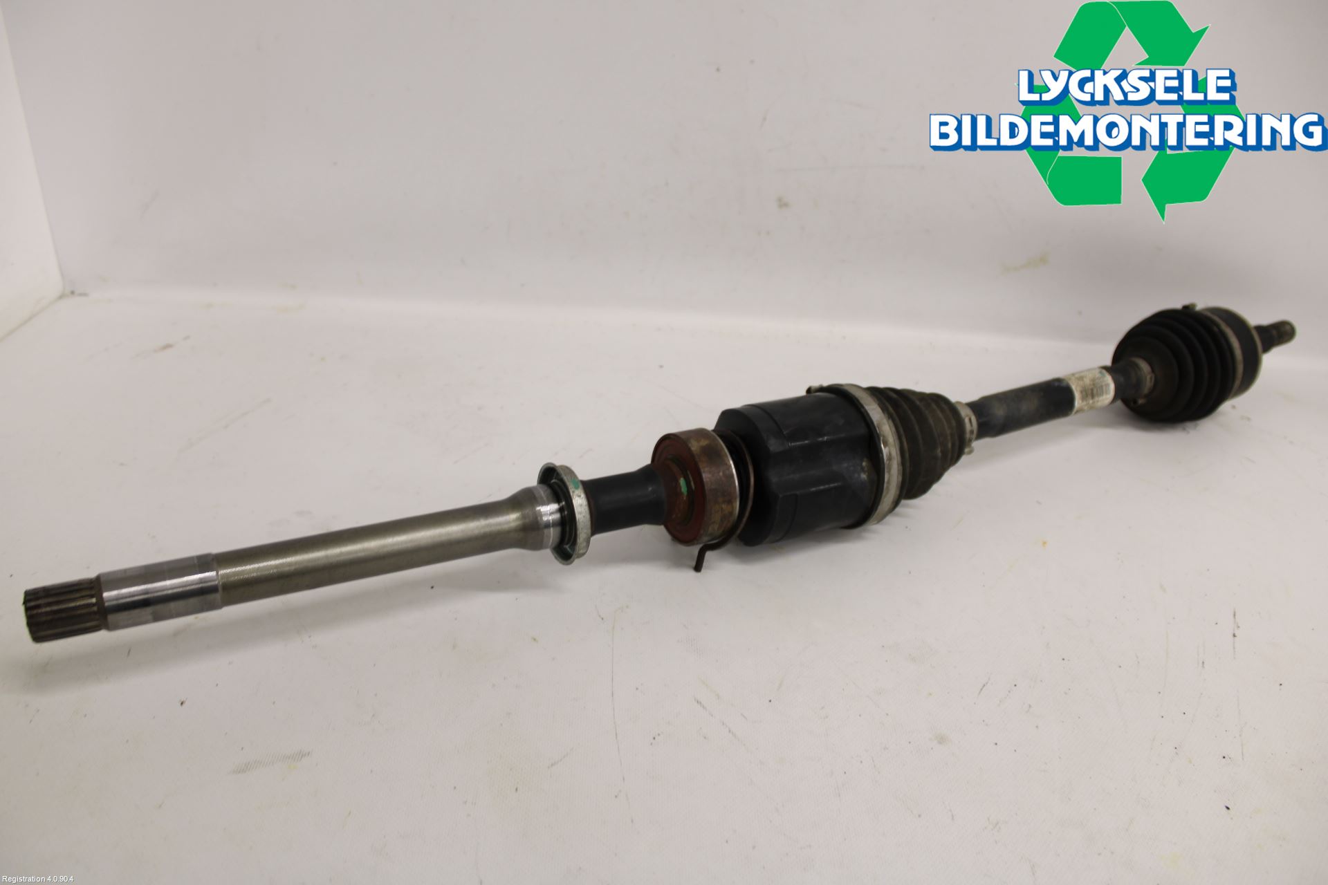 Toyota C-HR 16-23 Drivaxel Fram Höger