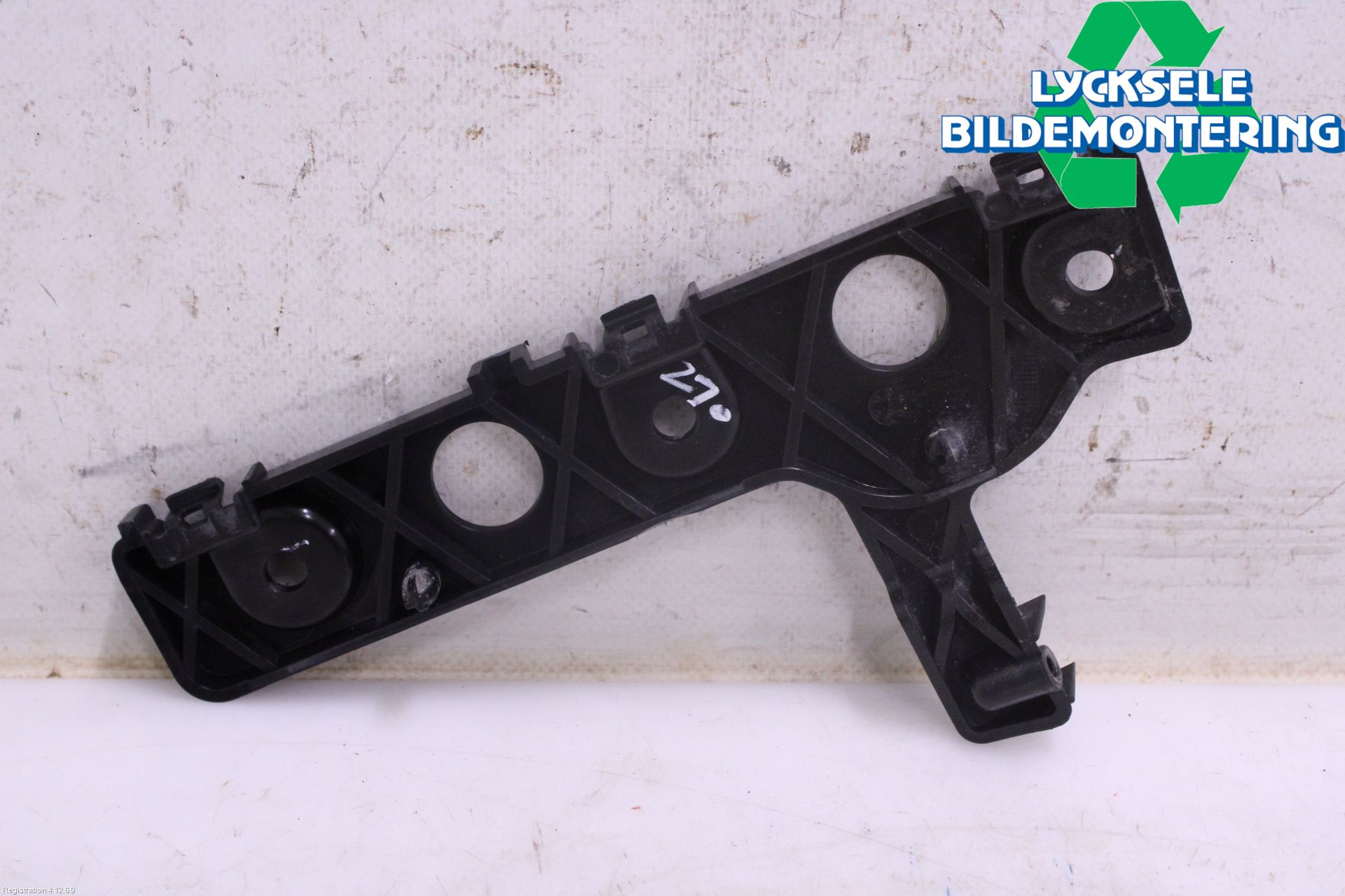 Ford KA+ 16-20 Stötfångarfäste Fram Hö