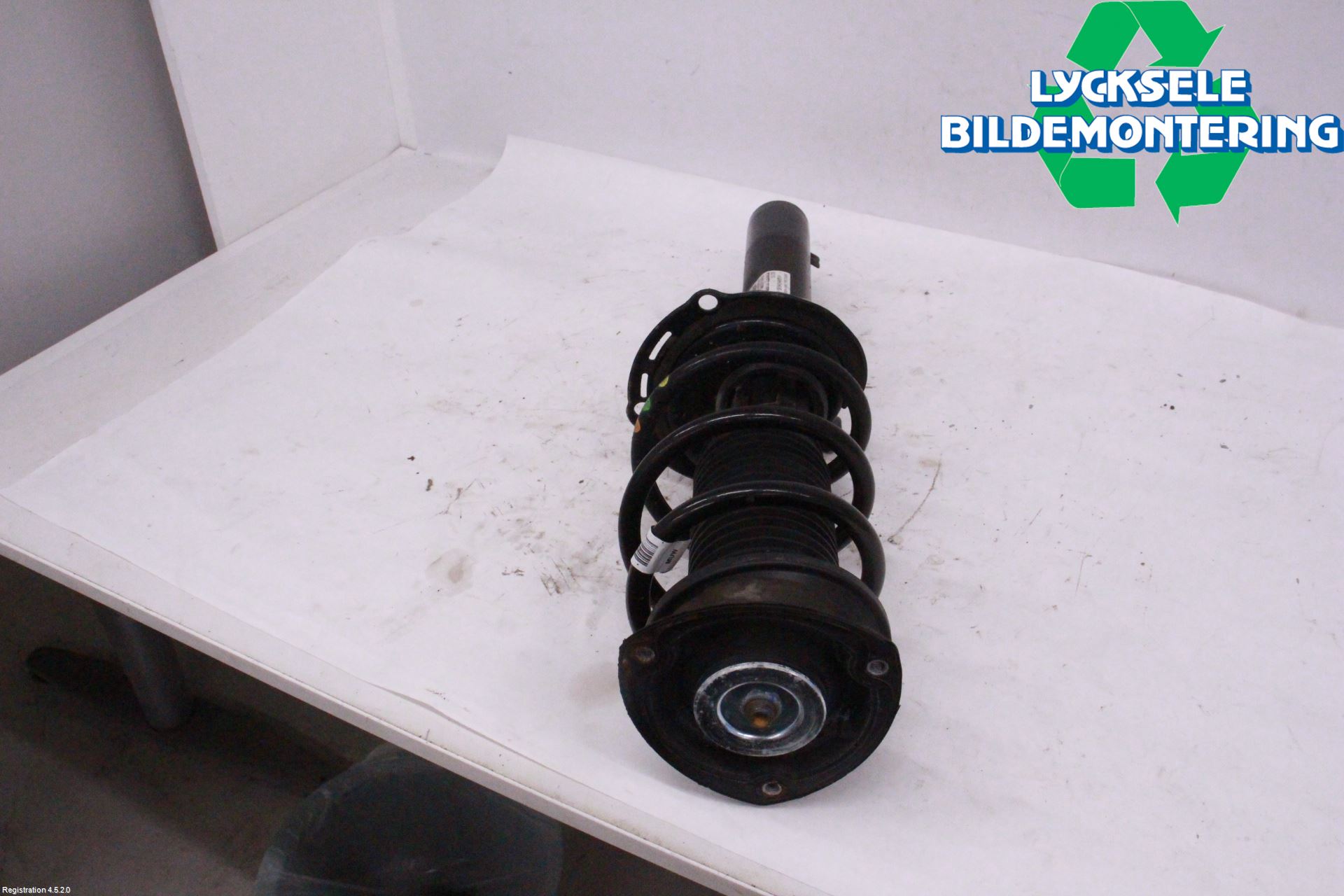 Skoda SUPERB 16-24 Fjäderben Fram Vänster