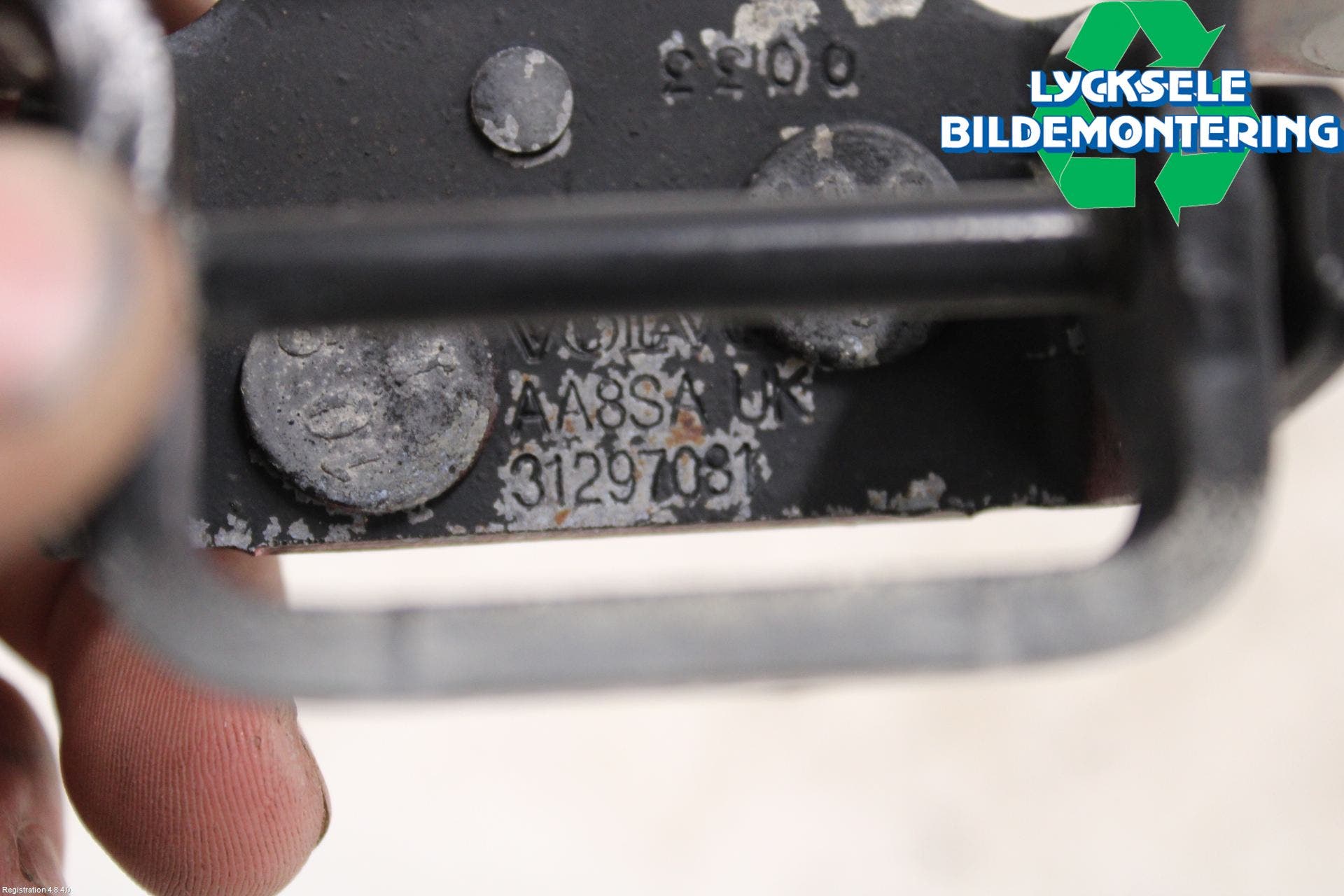 Volvo XC60 09-13 Bakluckegångjärn Vä