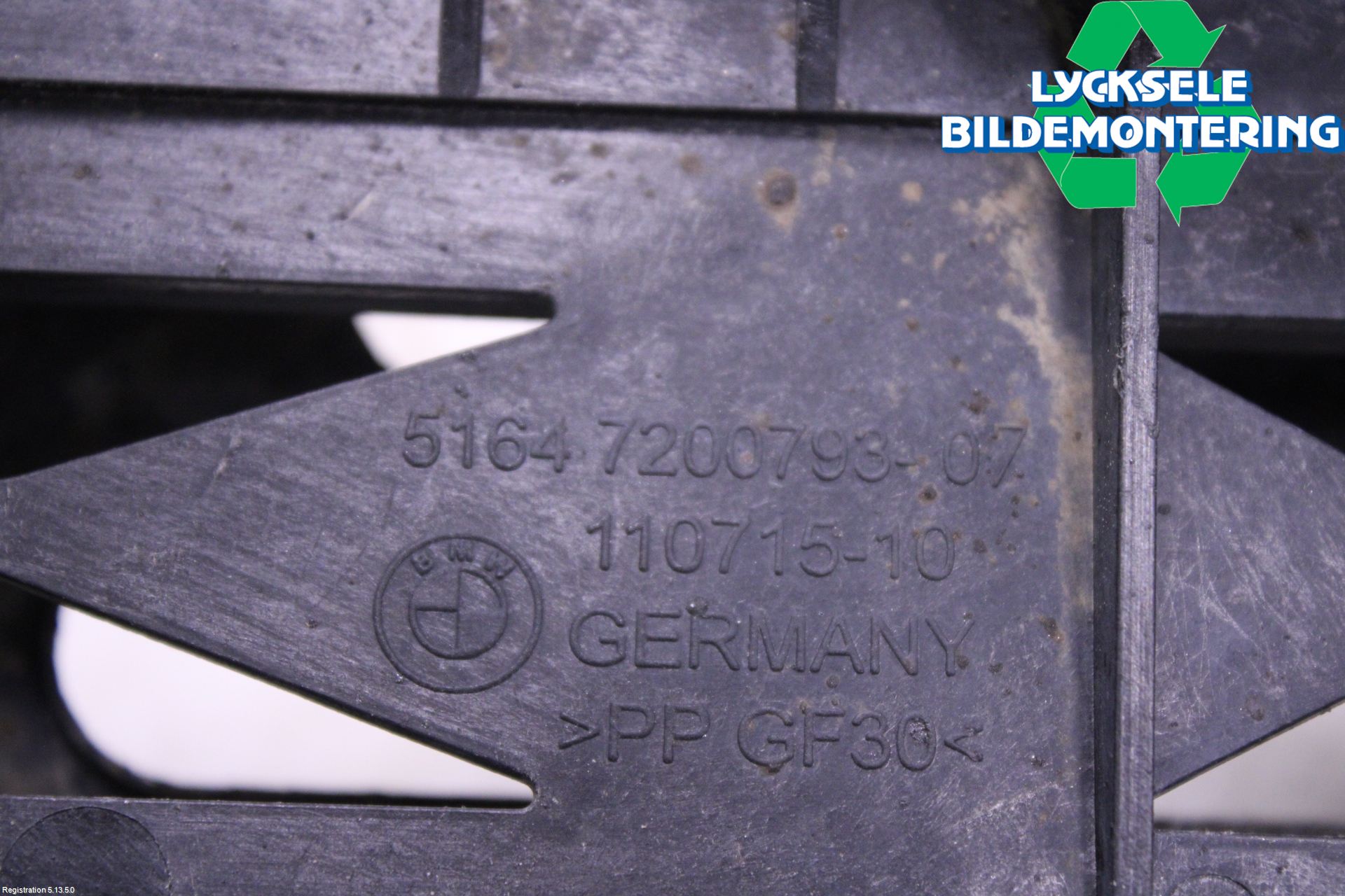 BMW 5 F10/F11/F18 09-17 Strålkast Fästsarg