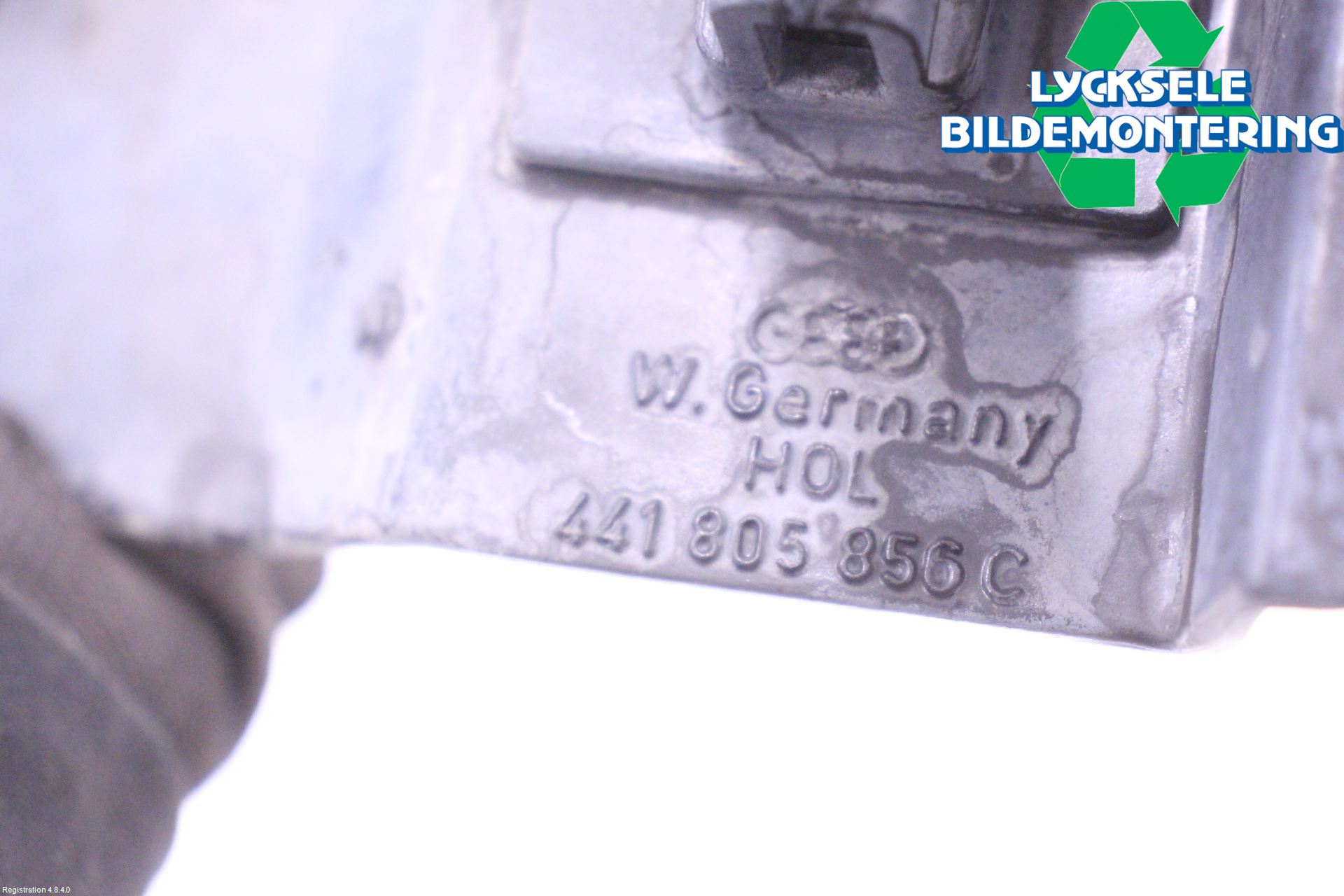 Audi V8       89- Strålkastarsarg Höger