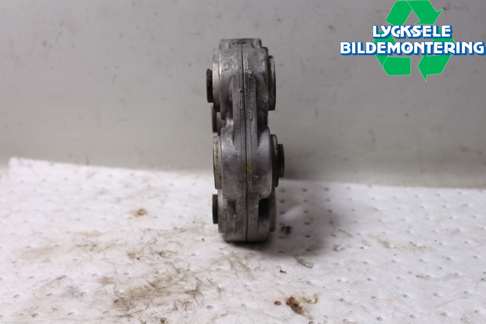 BMW 5 F10/F11/F18 09-17 Mellanaxel Gummiknut