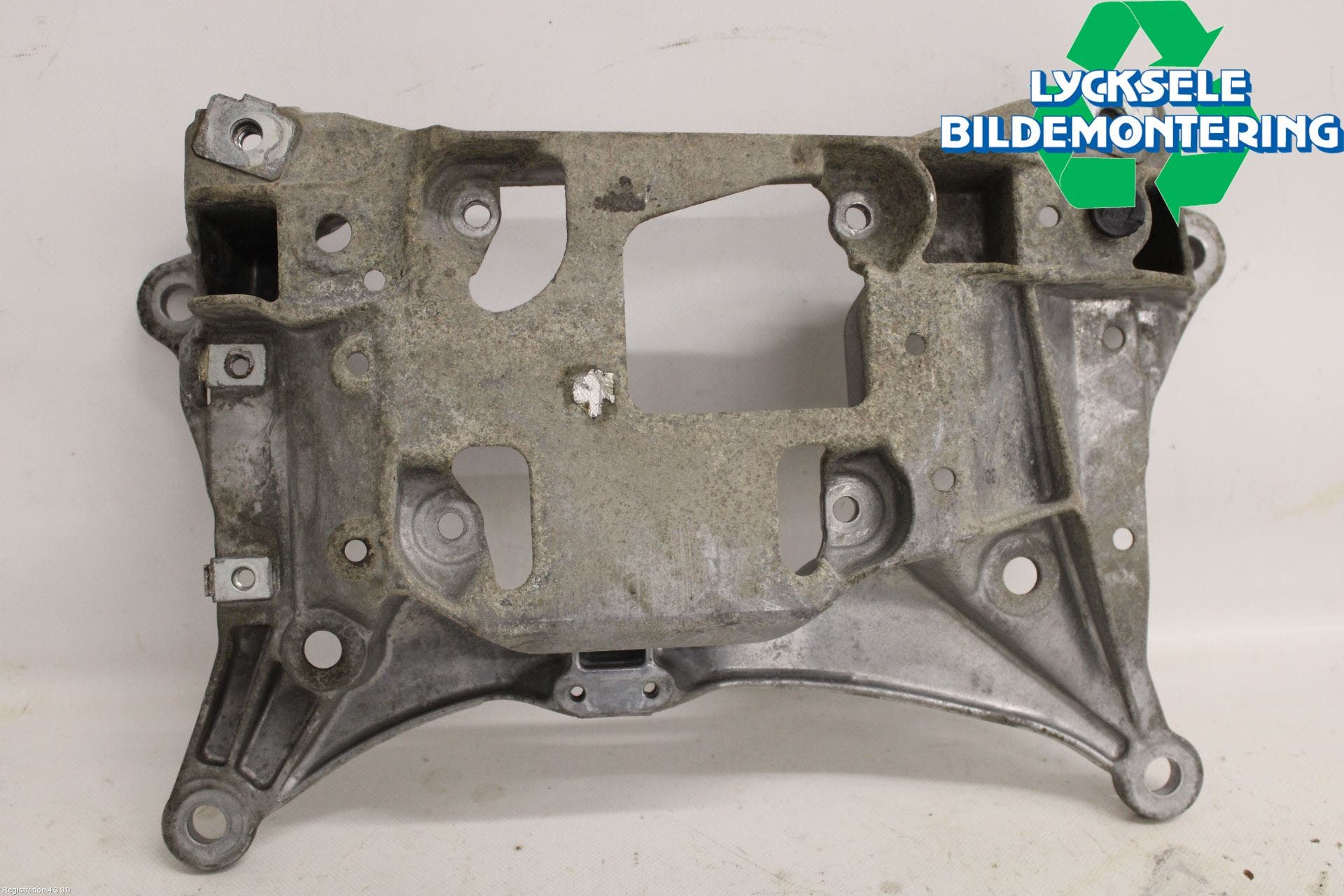 Audi A6 F2/C8 19- Växellådsbalk