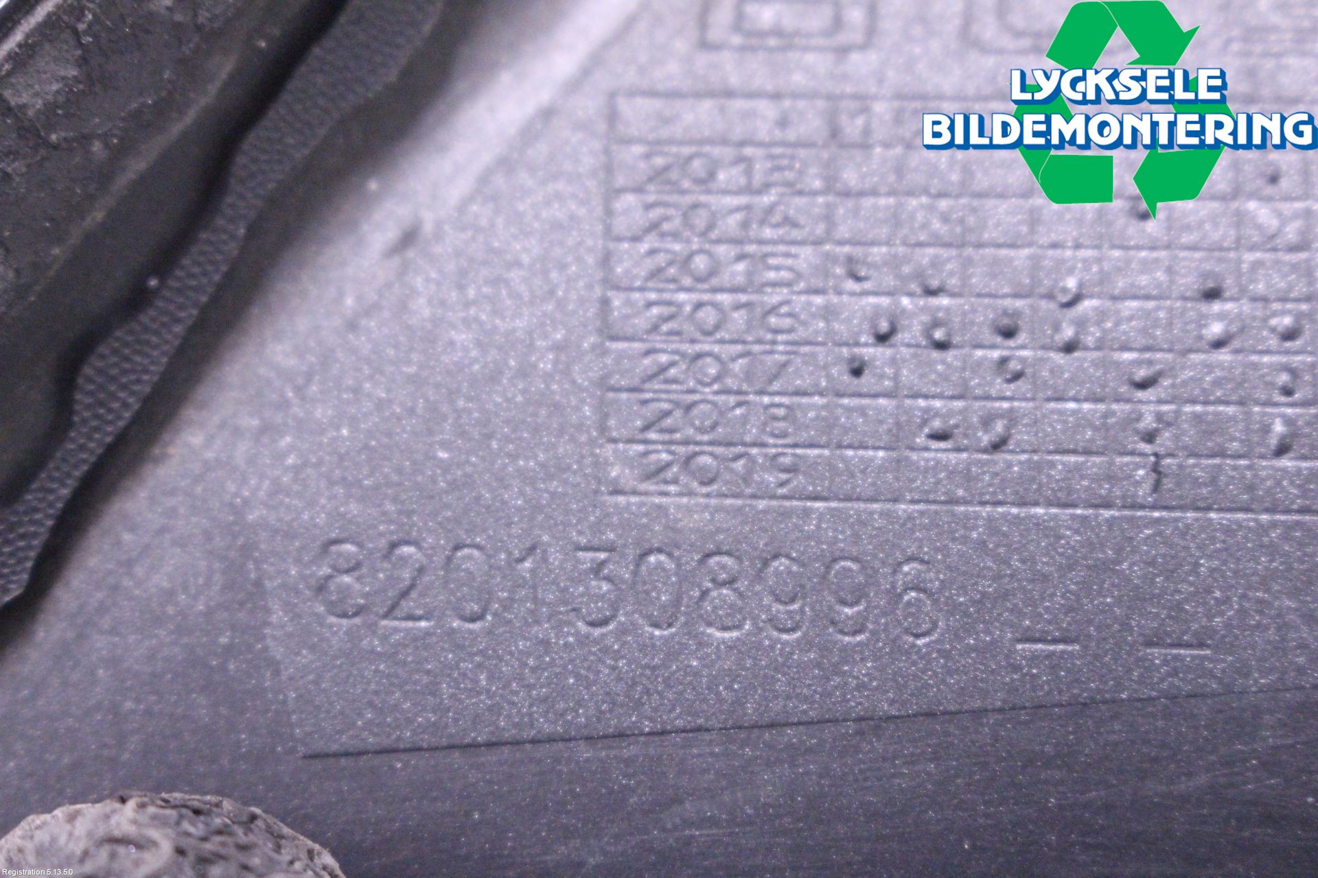 Dacia DUSTER 18-24 Dimljussarg Fram