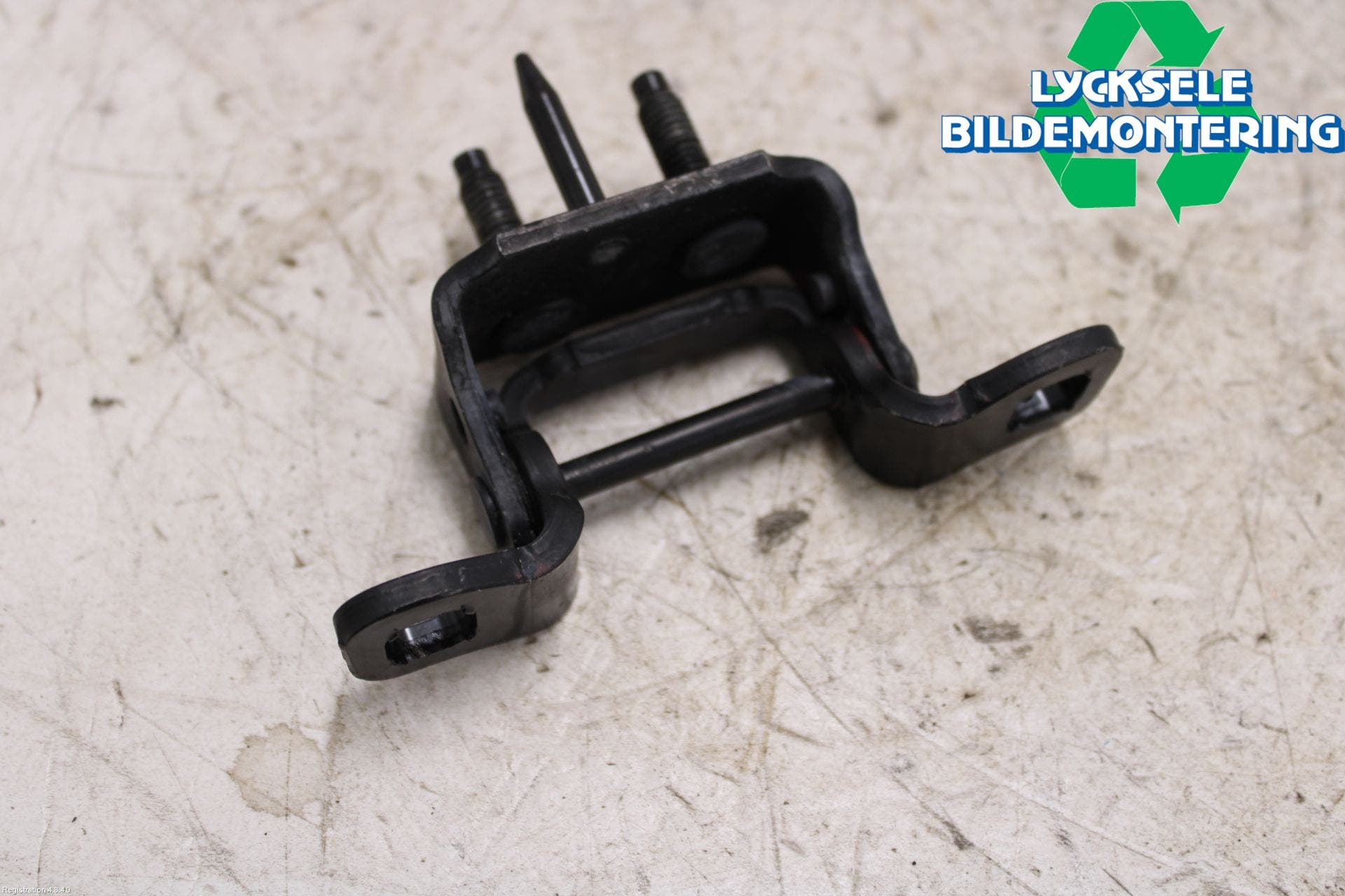 Volvo XC60 09-13 Bakluckegångjärn Hö