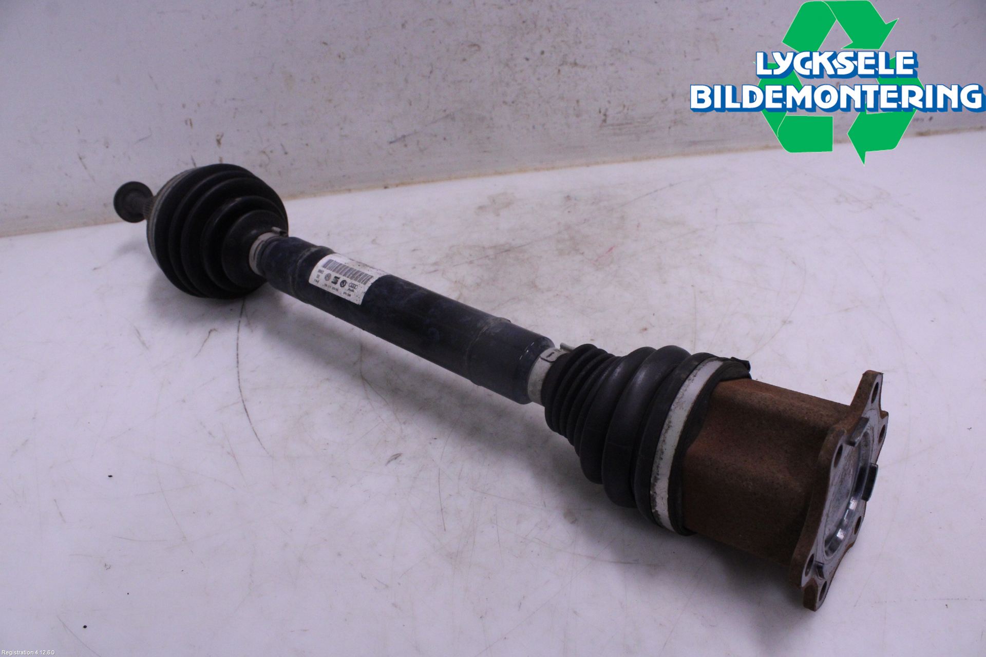 Volkswagen VW PASSAT 15-19 Drivaxel Fram Höger