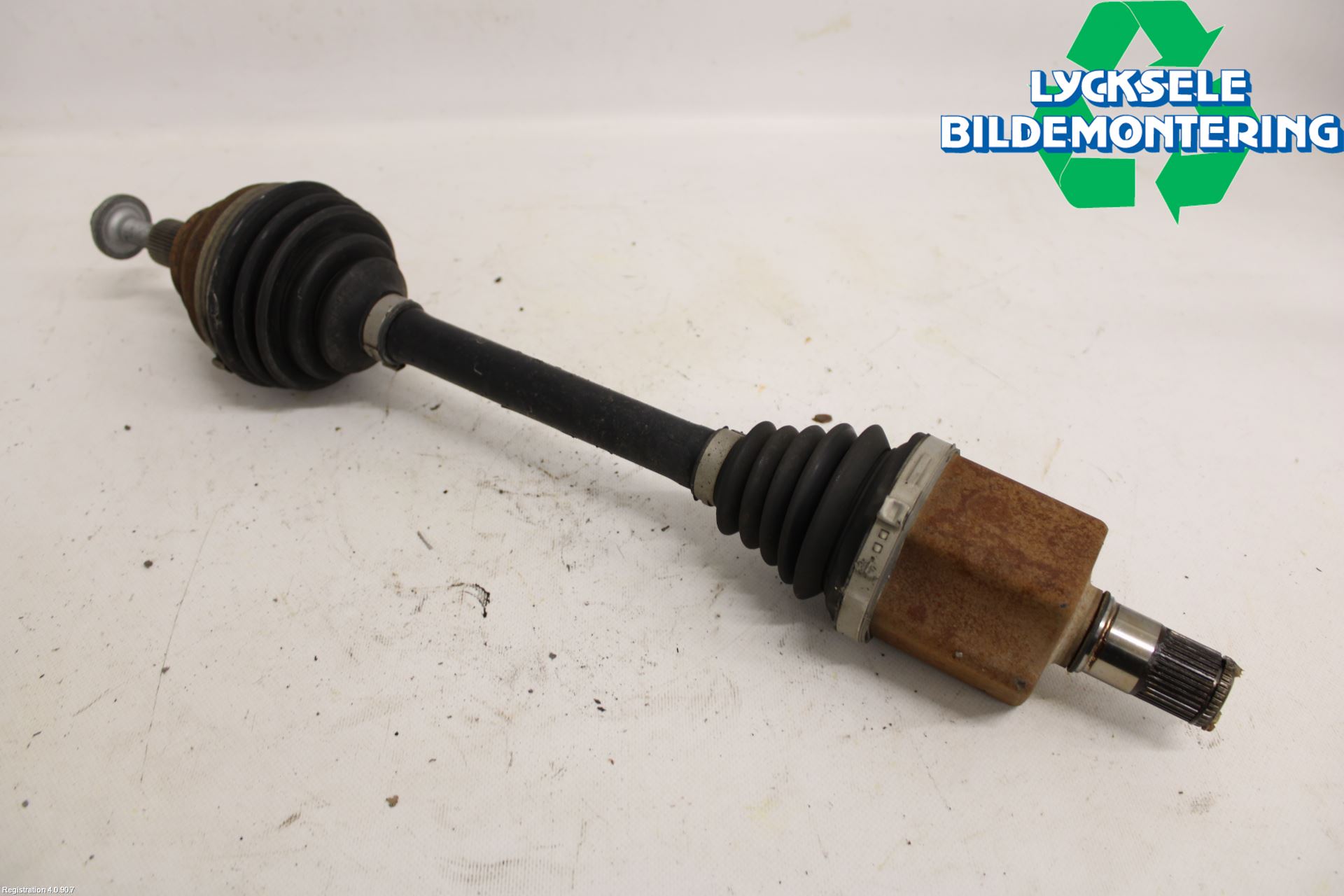 Volkswagen VW PASSAT 20-24 Drivaxel Fram Vänster
