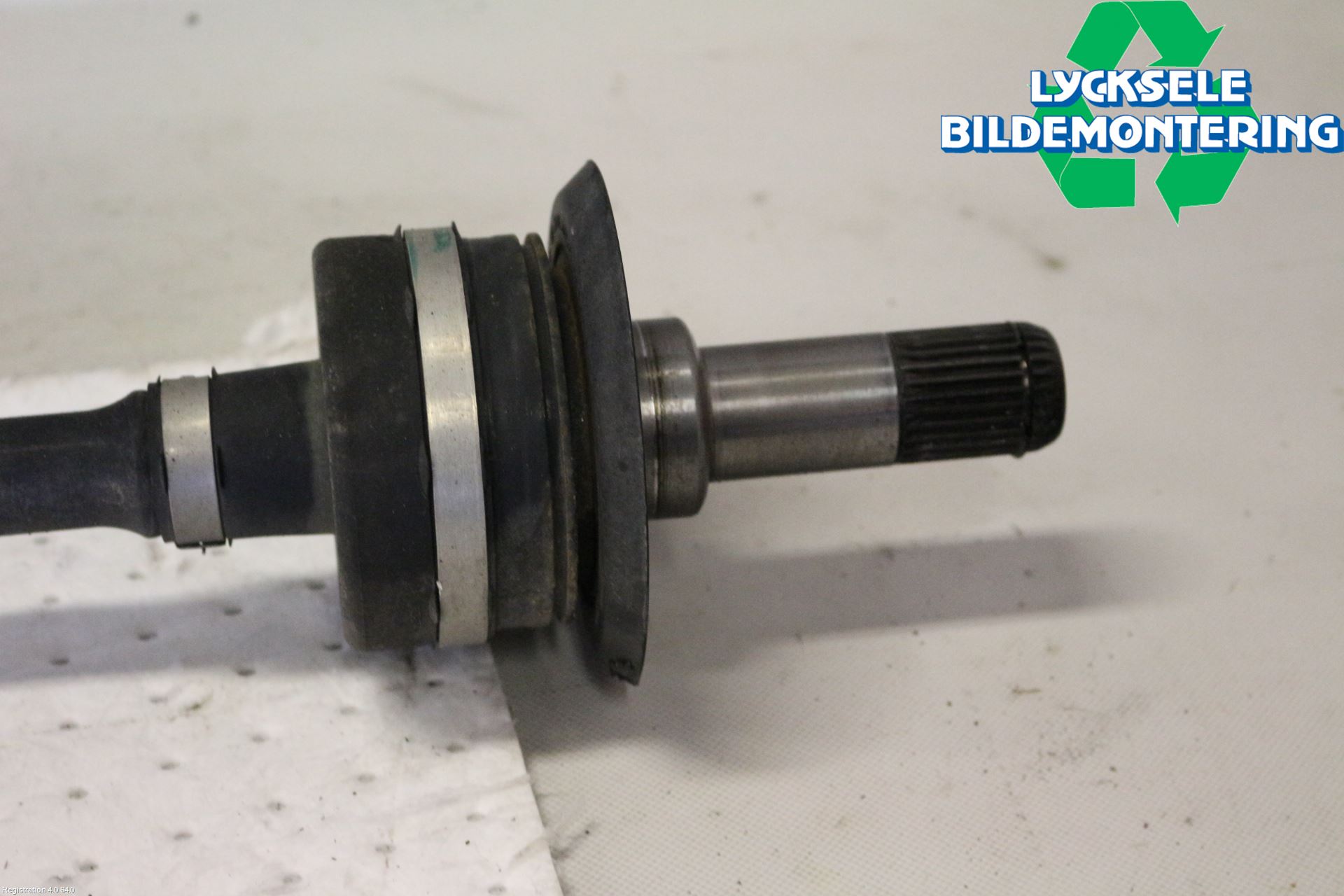 BMW 5 G30/G31/F90 17-23 Drivaxel Bak Höger