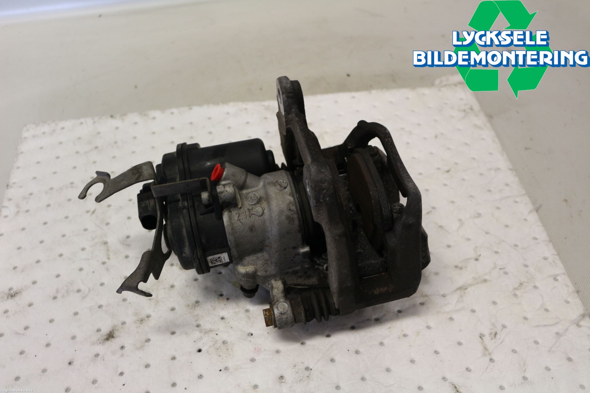 BMW 5 G30/G31/F90 17-23 Bromsok Bak Vänster