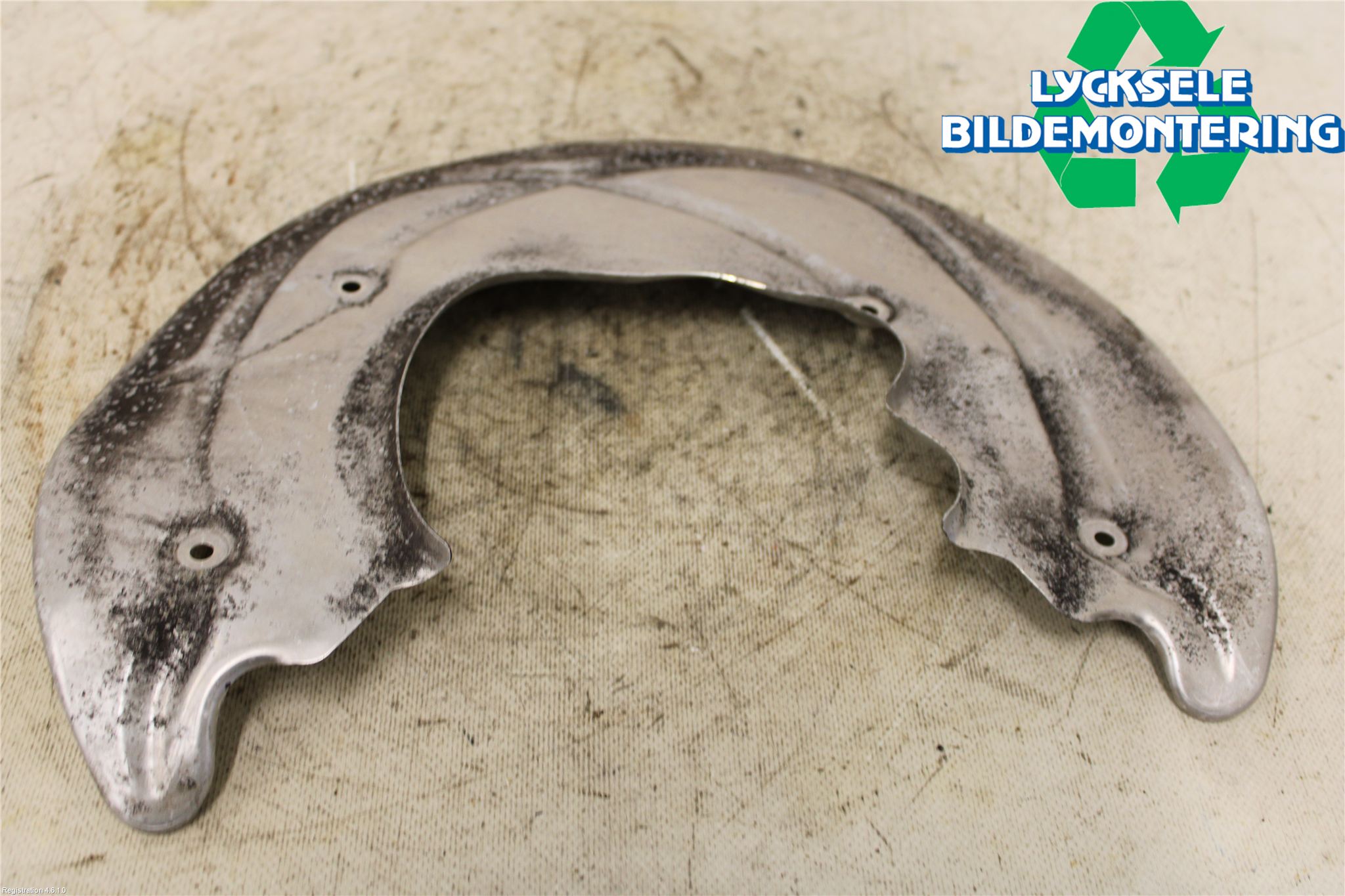 Audi A6 F2/C8 19- Bromssköld Fram