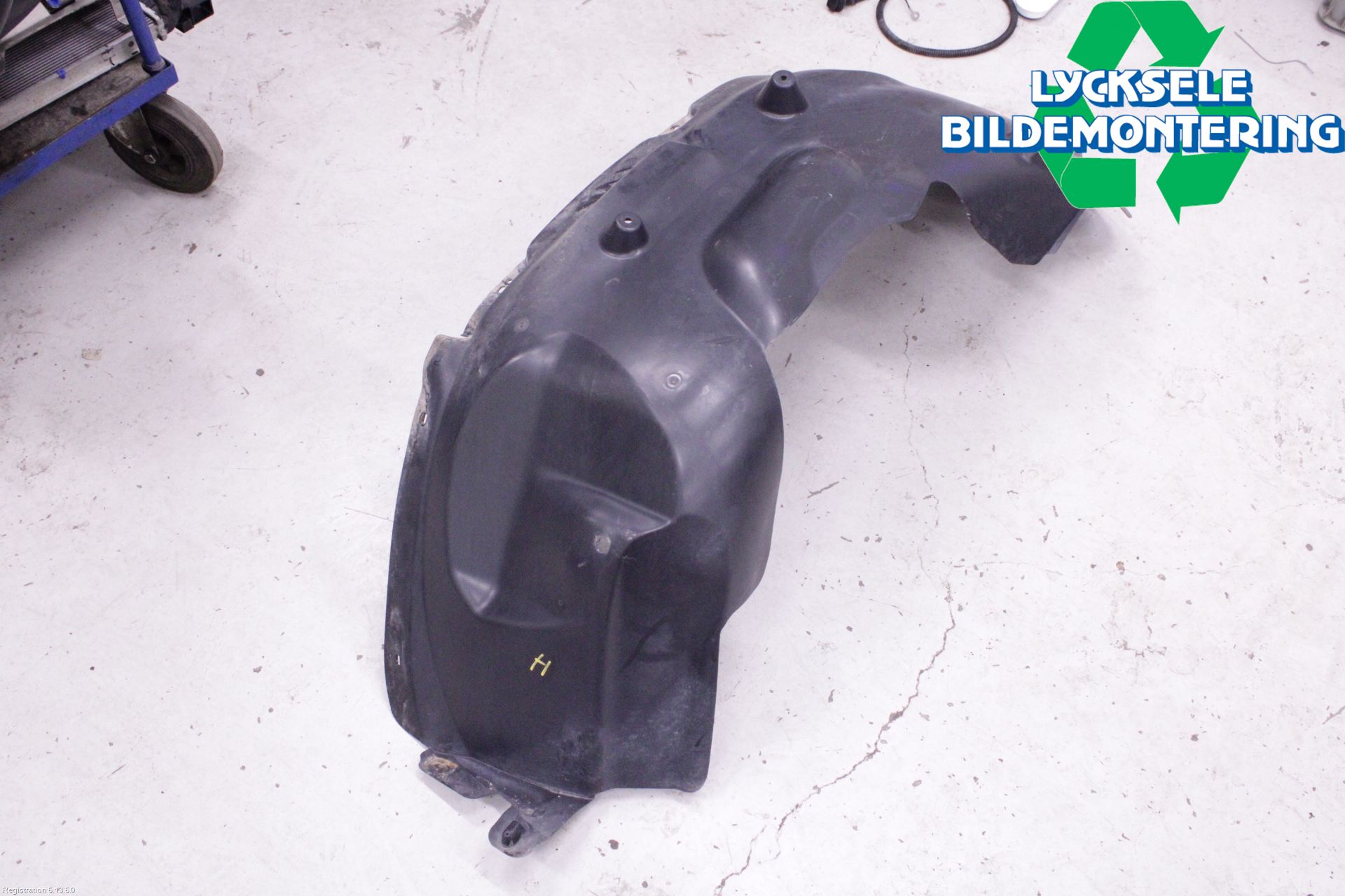 Volkswagen VW AMAROK 2H 10-22 Skärm Inner