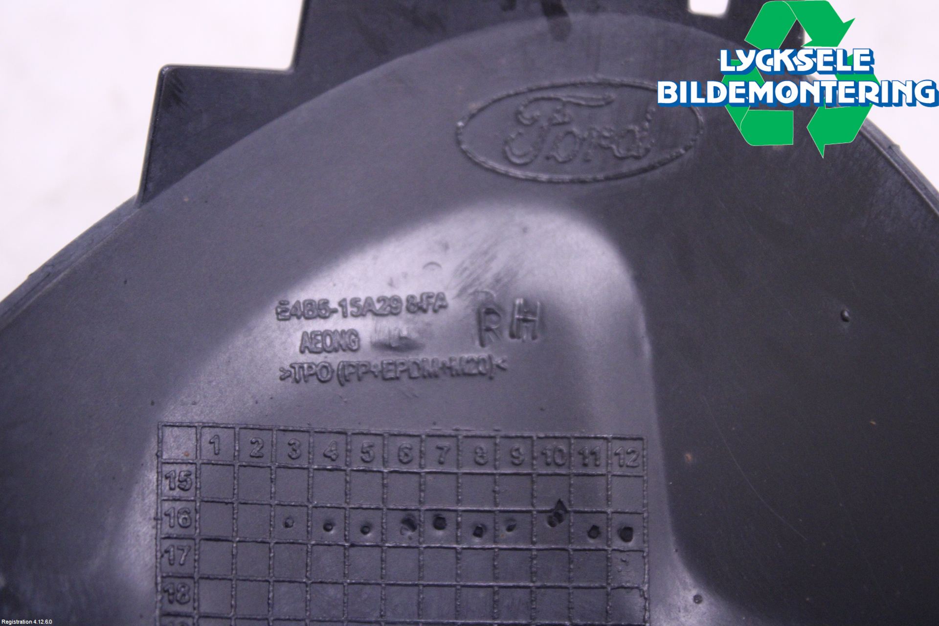 Ford KA+ 16-20 Dimljussarg Fram