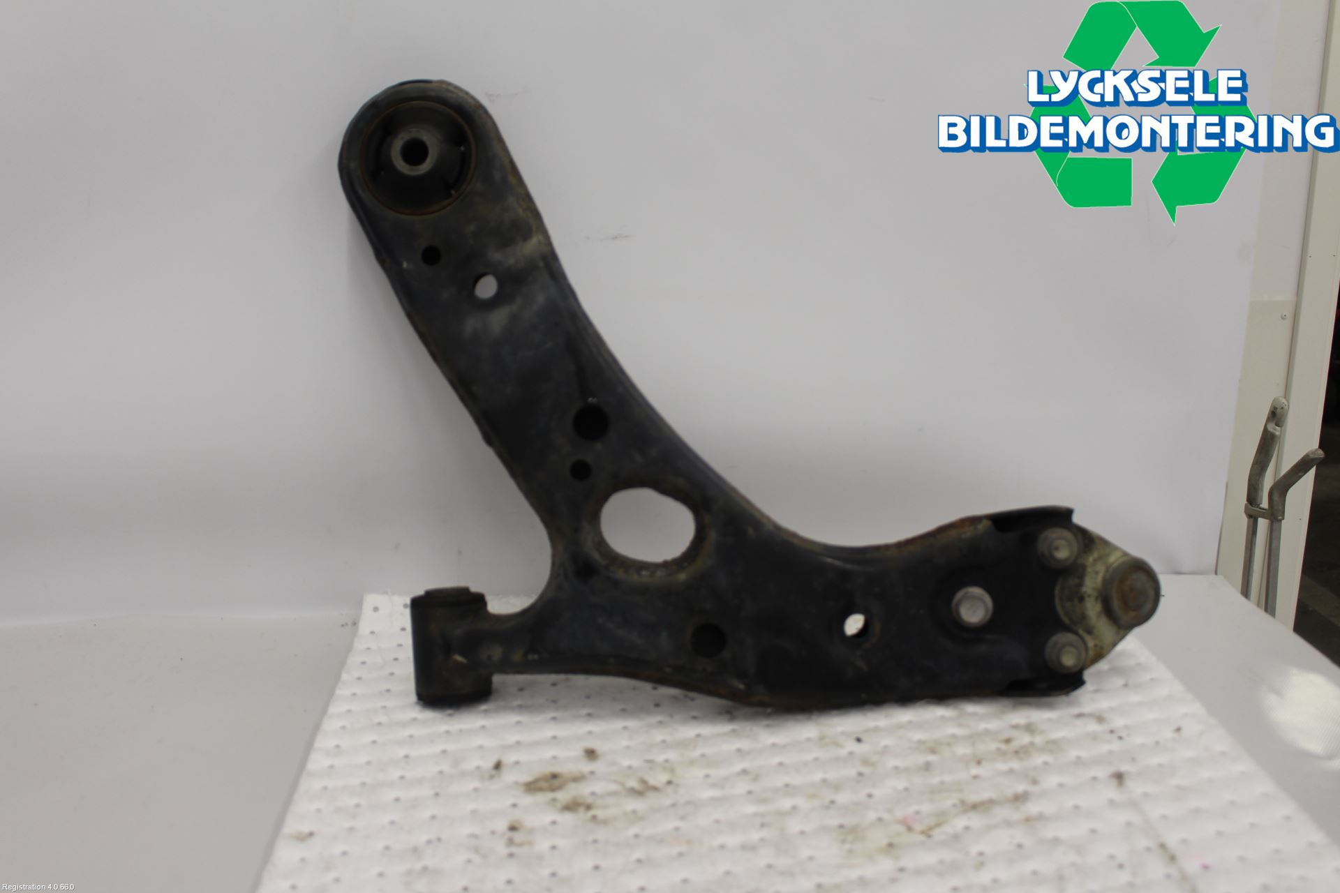 Toyota AURIS 13-19 Bärarm Fram Undre Hö