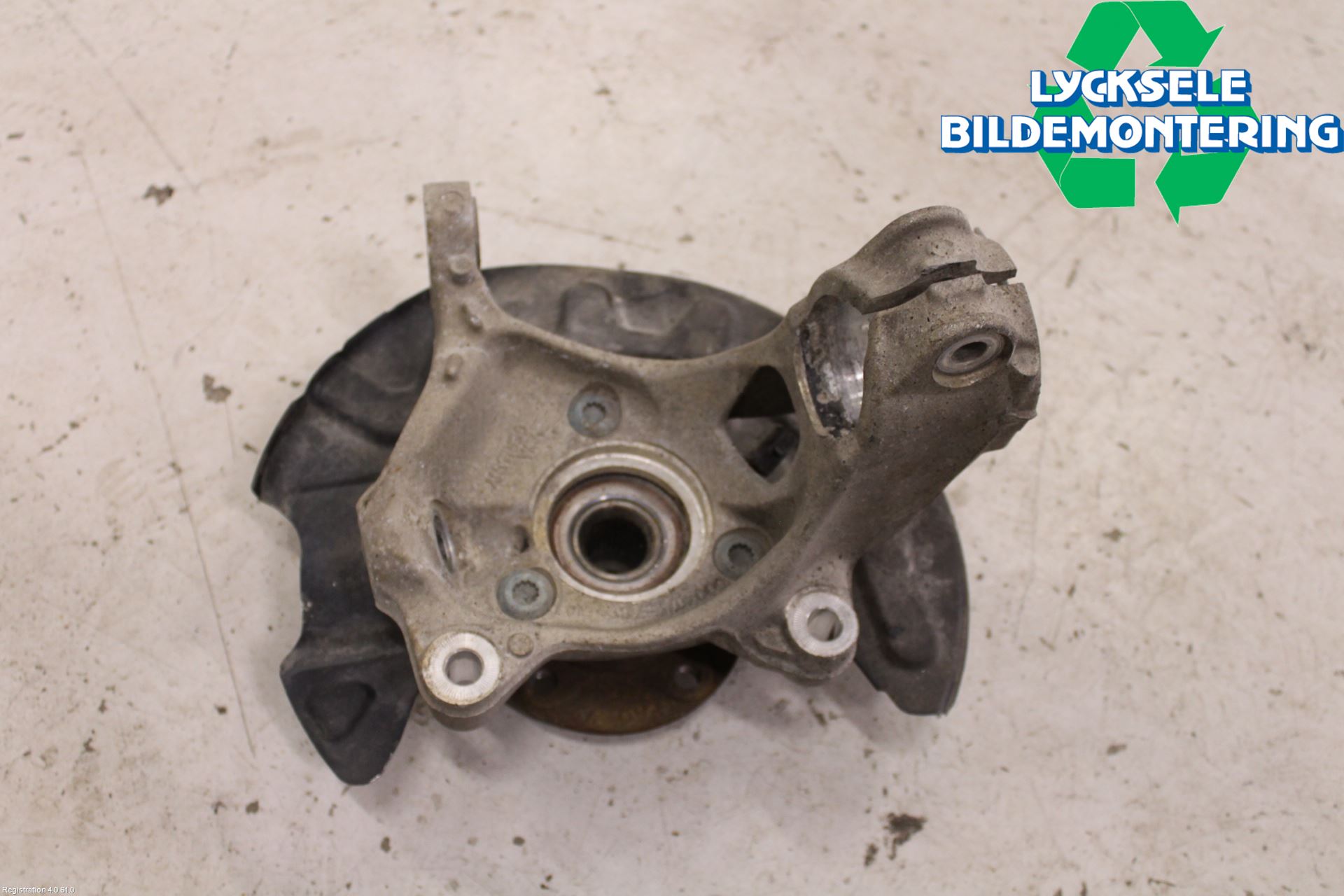 Volkswagen VW PASSAT 15-19 Styrspindel Lagerhus Vä