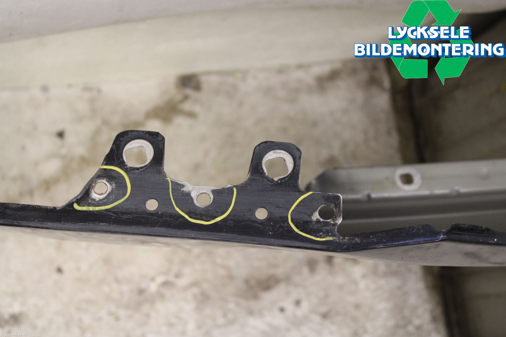 BMW 5 E60/61 Sed/Tou 02-10 Skärm Fram Höger