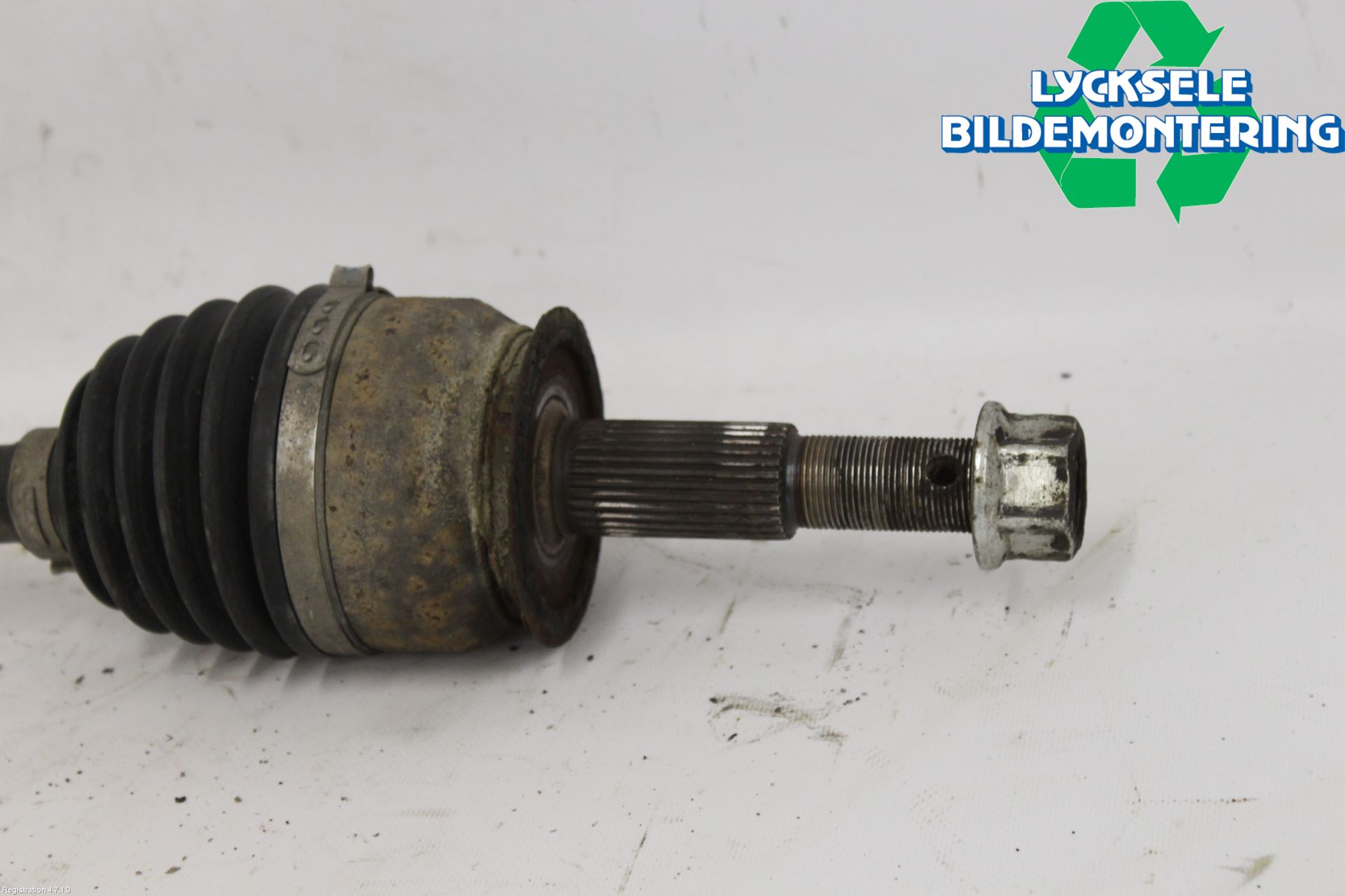 Nissan NAVARA 05-16 Drivaxel Fram Höger