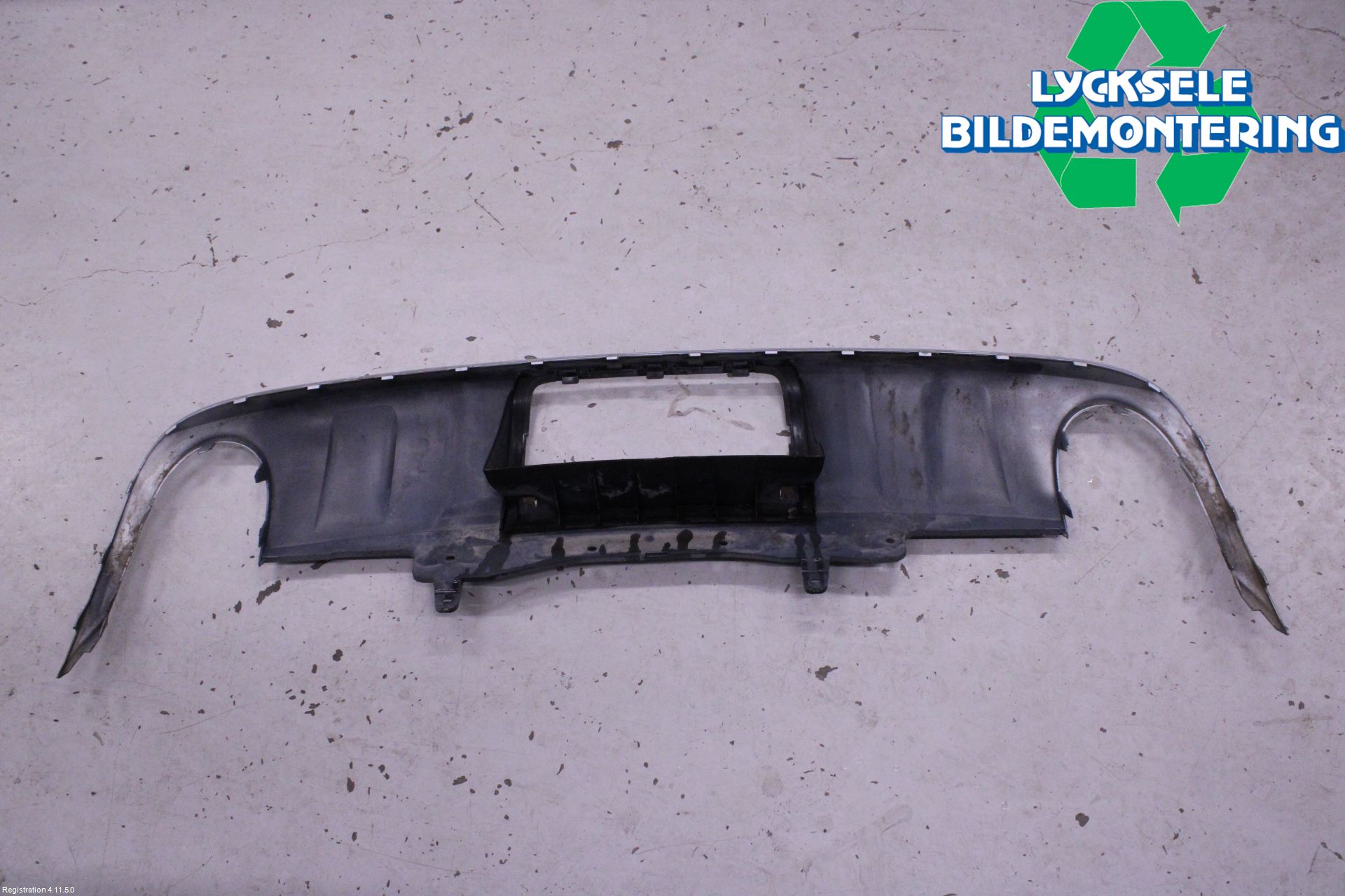 Volkswagen VW PASSAT 11-14 Stötfångardel Bak Mitt