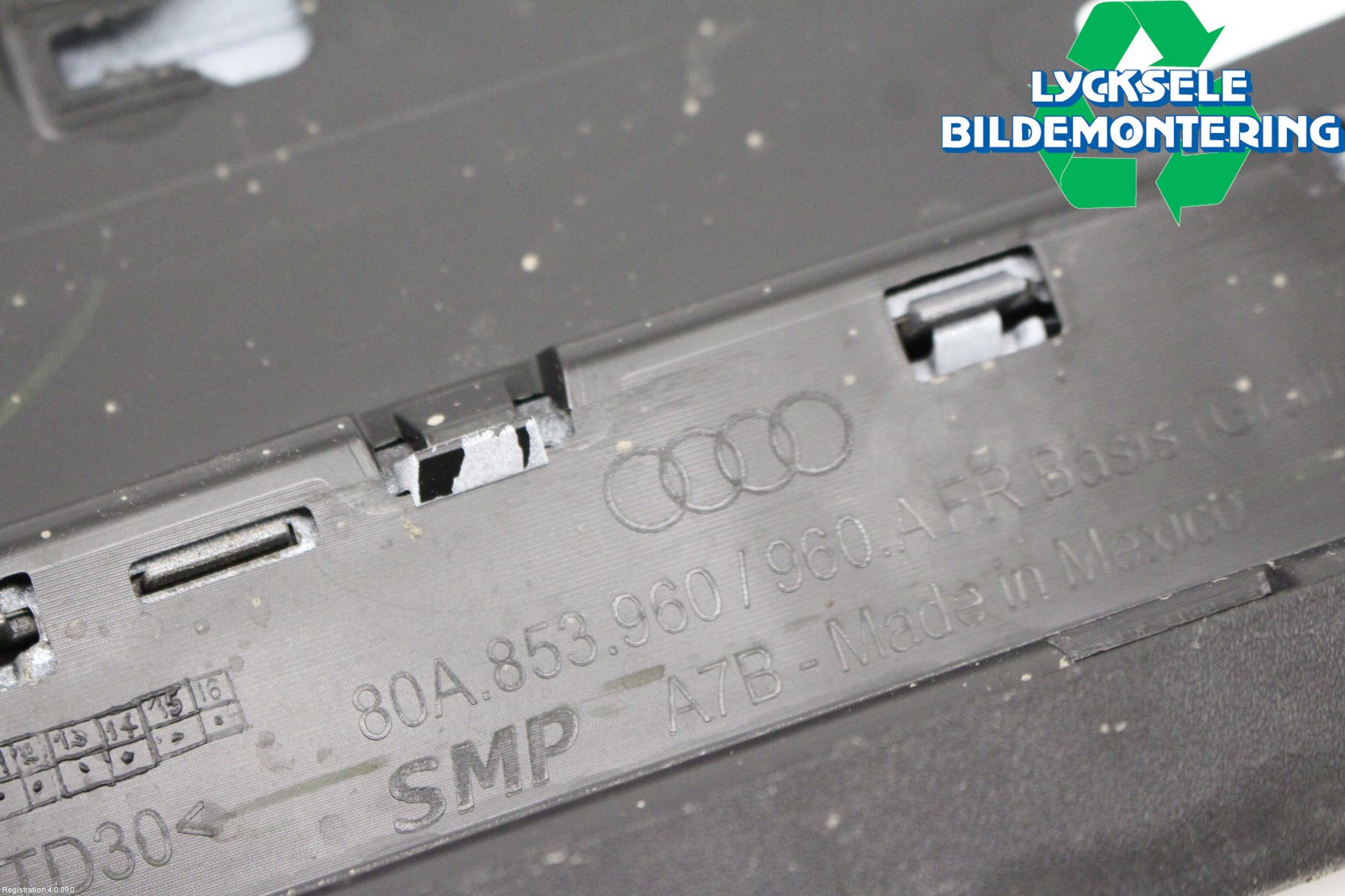 Audi Q5/SQ5 17- Dörr Dekorlist Fram Hö