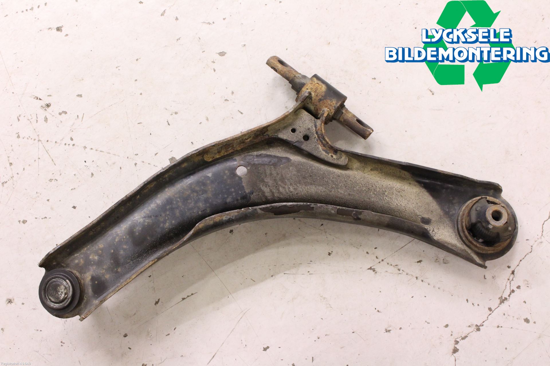 Nissan QASHQAI+2  10-14 Bärarm Fram Undre Hö