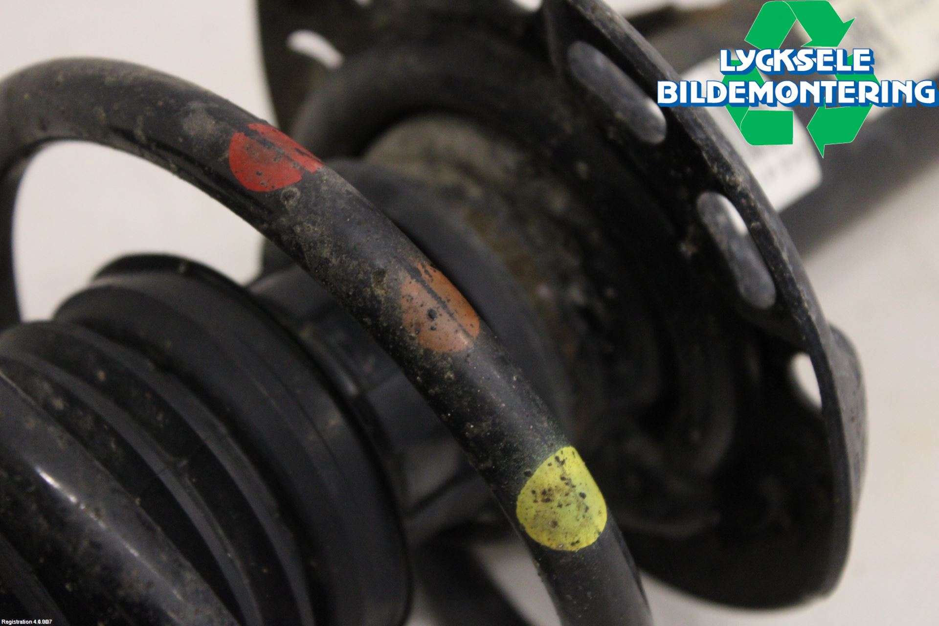Volkswagen VW CADDY 16-20 Fjäderben Fram Vänster