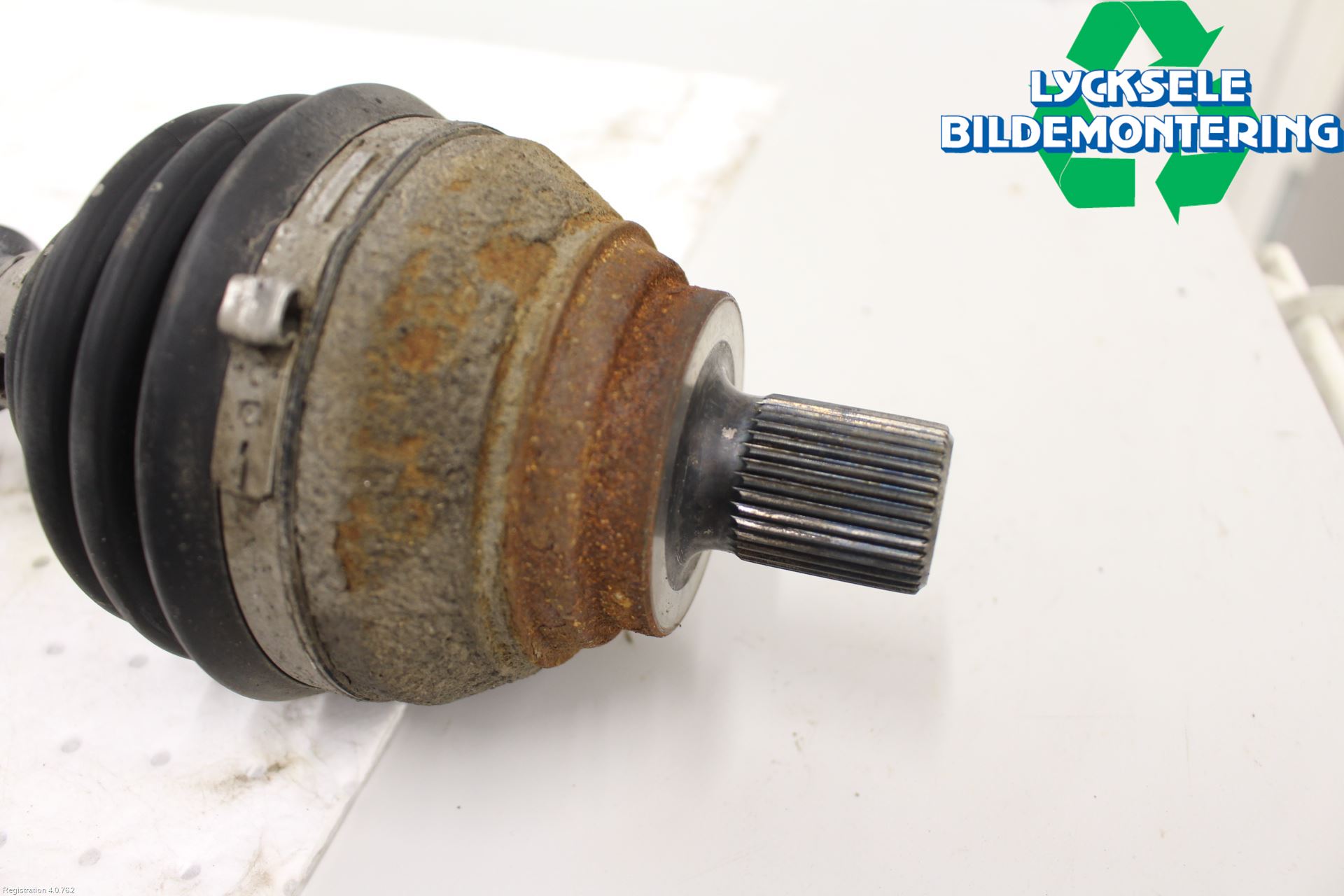 Volkswagen VW TIGUAN 16-24 Drivaxel Fram Höger
