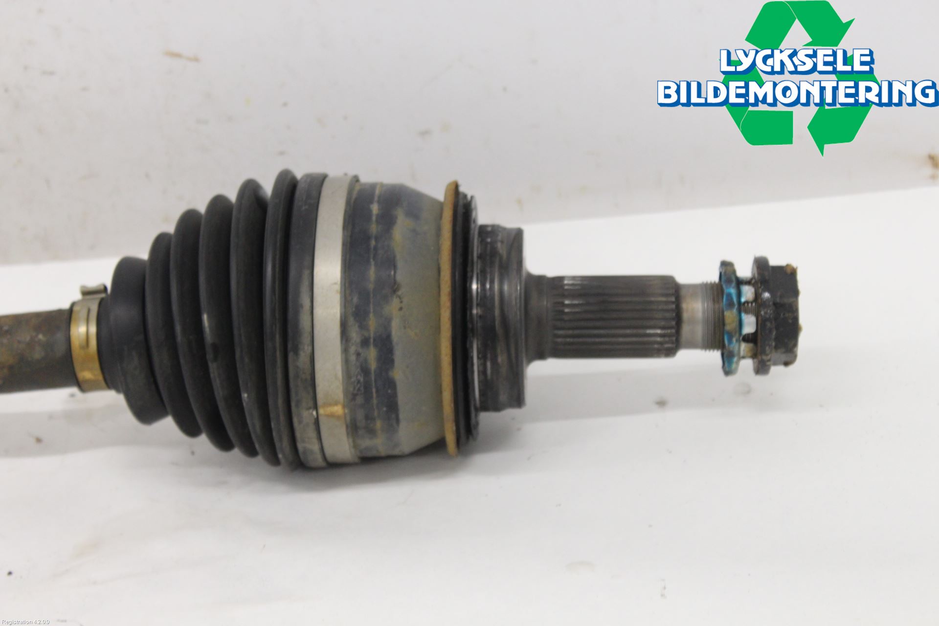 Toyota HILUX 16- Drivaxel Fram Vänster