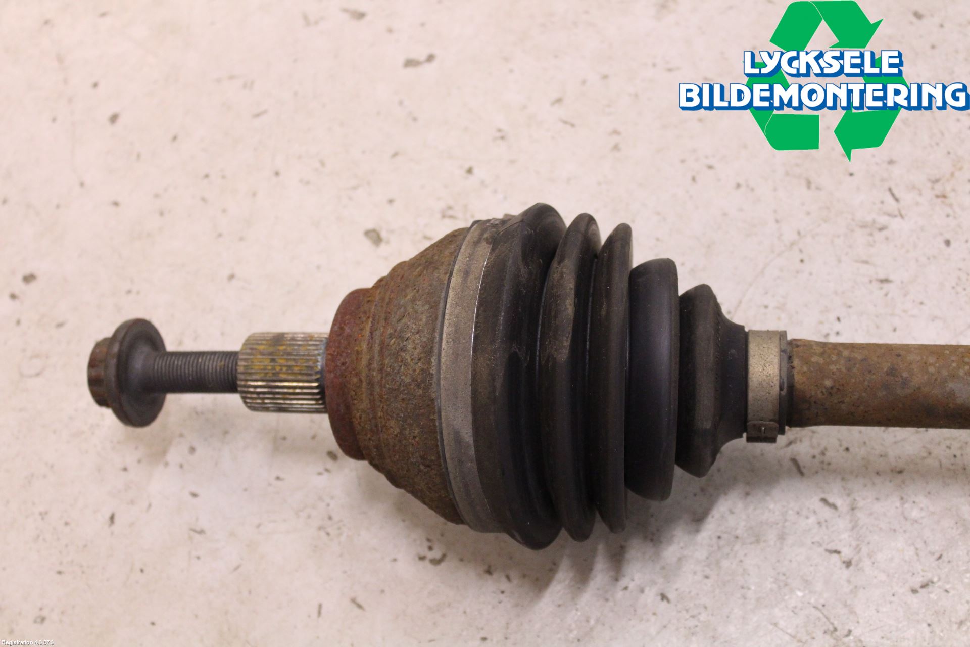 Volkswagen VW PASSAT 15-19 Drivaxel Fram Vänster