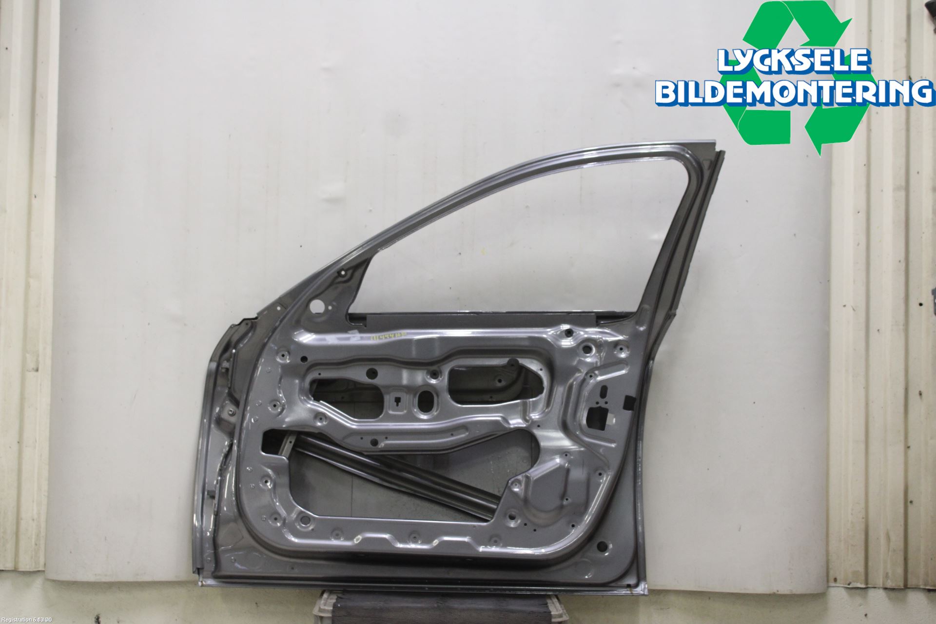 BMW 5 F10/F11/F18 09-17 Dörr Fram Höger