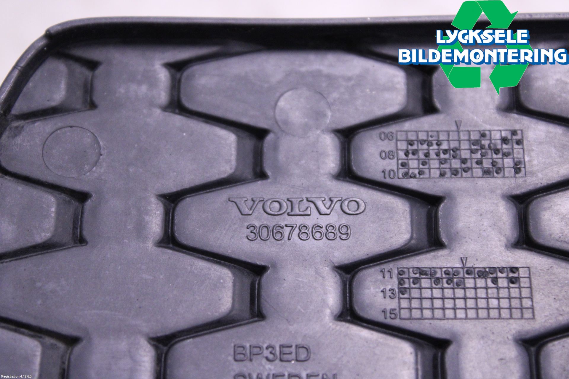 Volvo XC70 08-13 Dimljussarg Fram