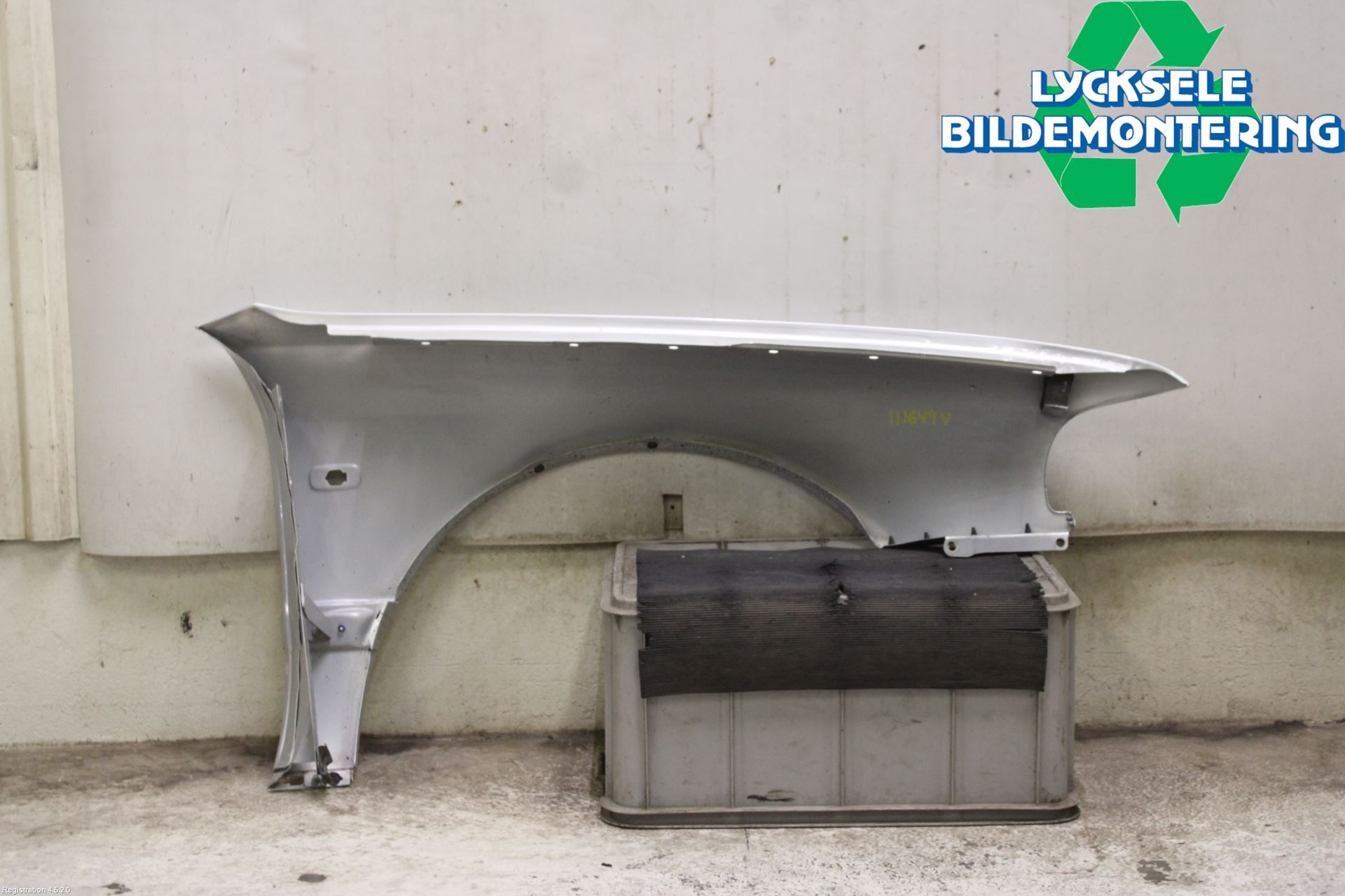 Audi A8/S8 4D 94-02 Skärm Fram Vänster