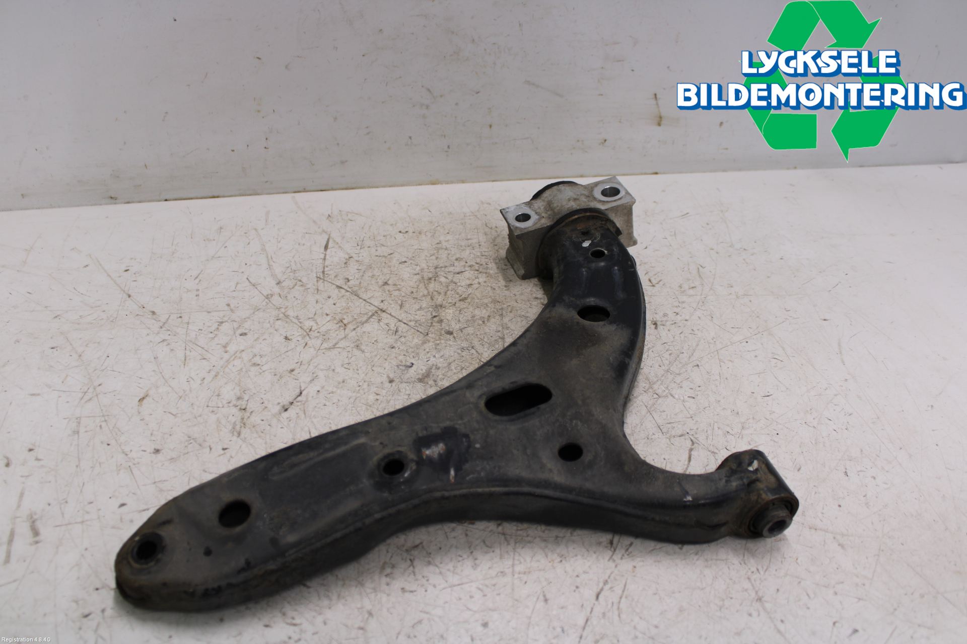 Subaru OUTBACK 15-20 Bärarm Fram Undre Vä