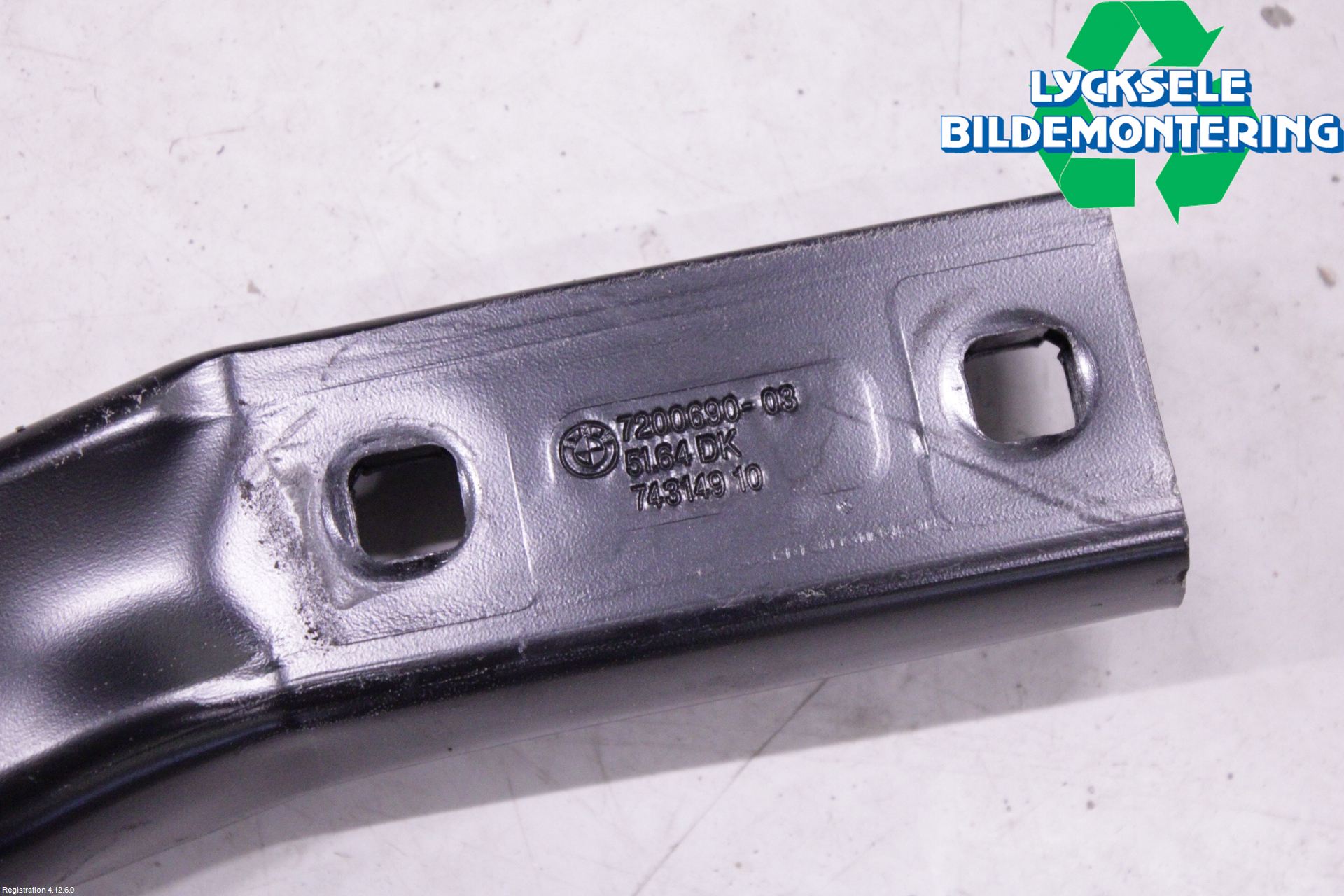 BMW 5 F10/F11/F18 09-17 Front Huvlåsplåt-Balk