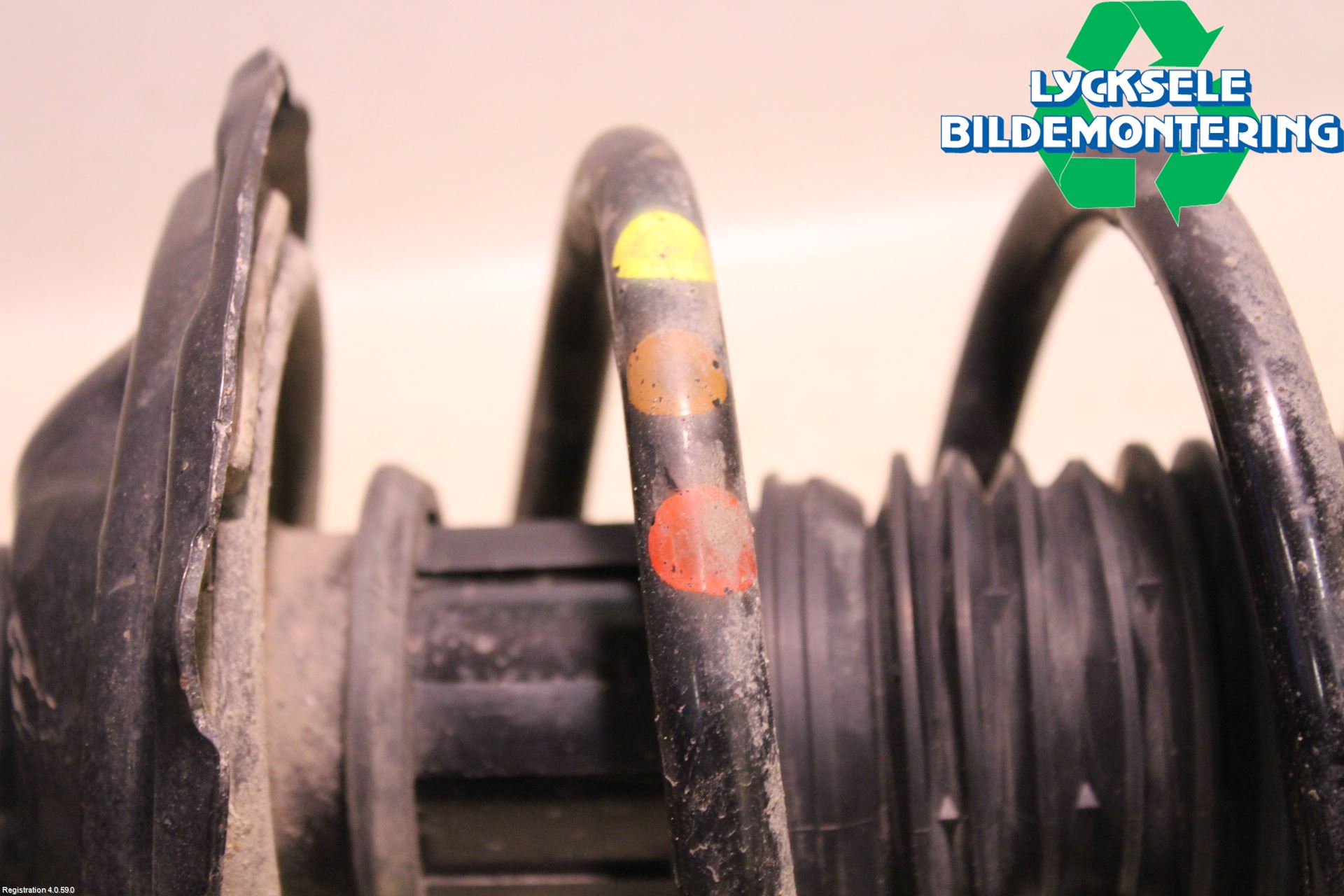 Skoda KAROQ 18- Fjäderben Fram Vänster