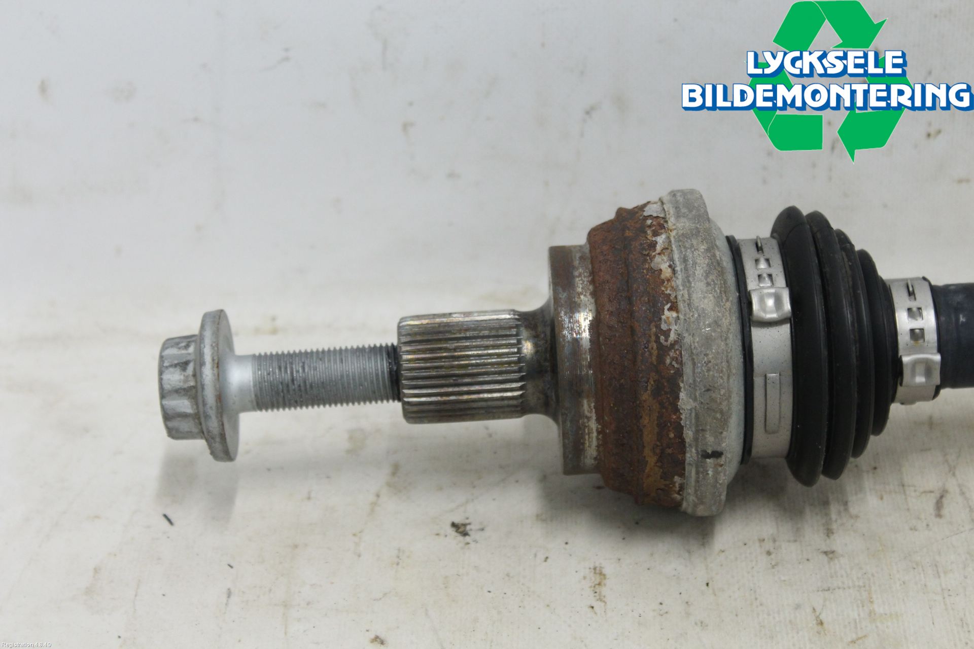 Volkswagen VW T-ROC 18- Drivaxel Bak Höger