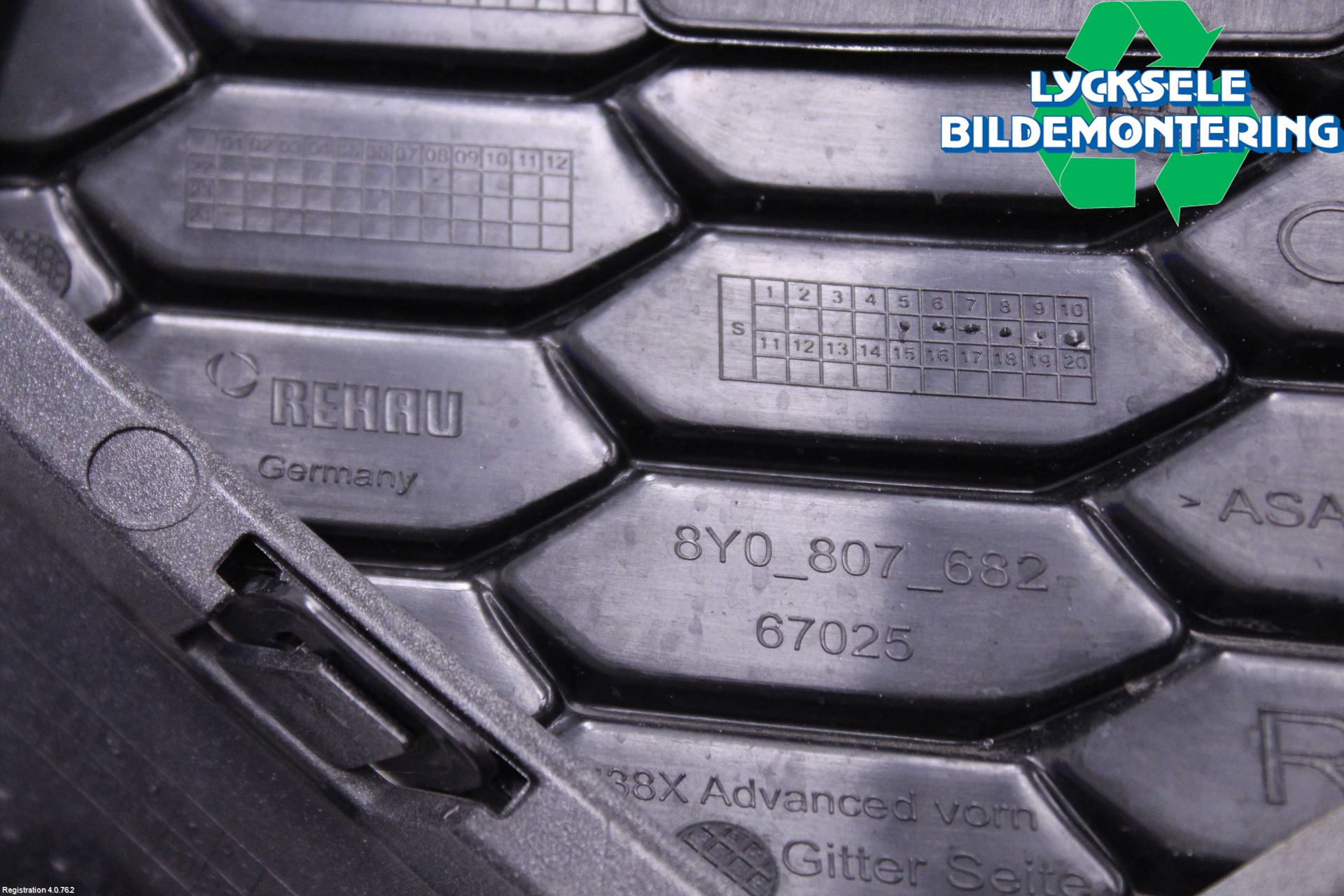 Audi A3/S3 8Y 21- Grilldel Höger