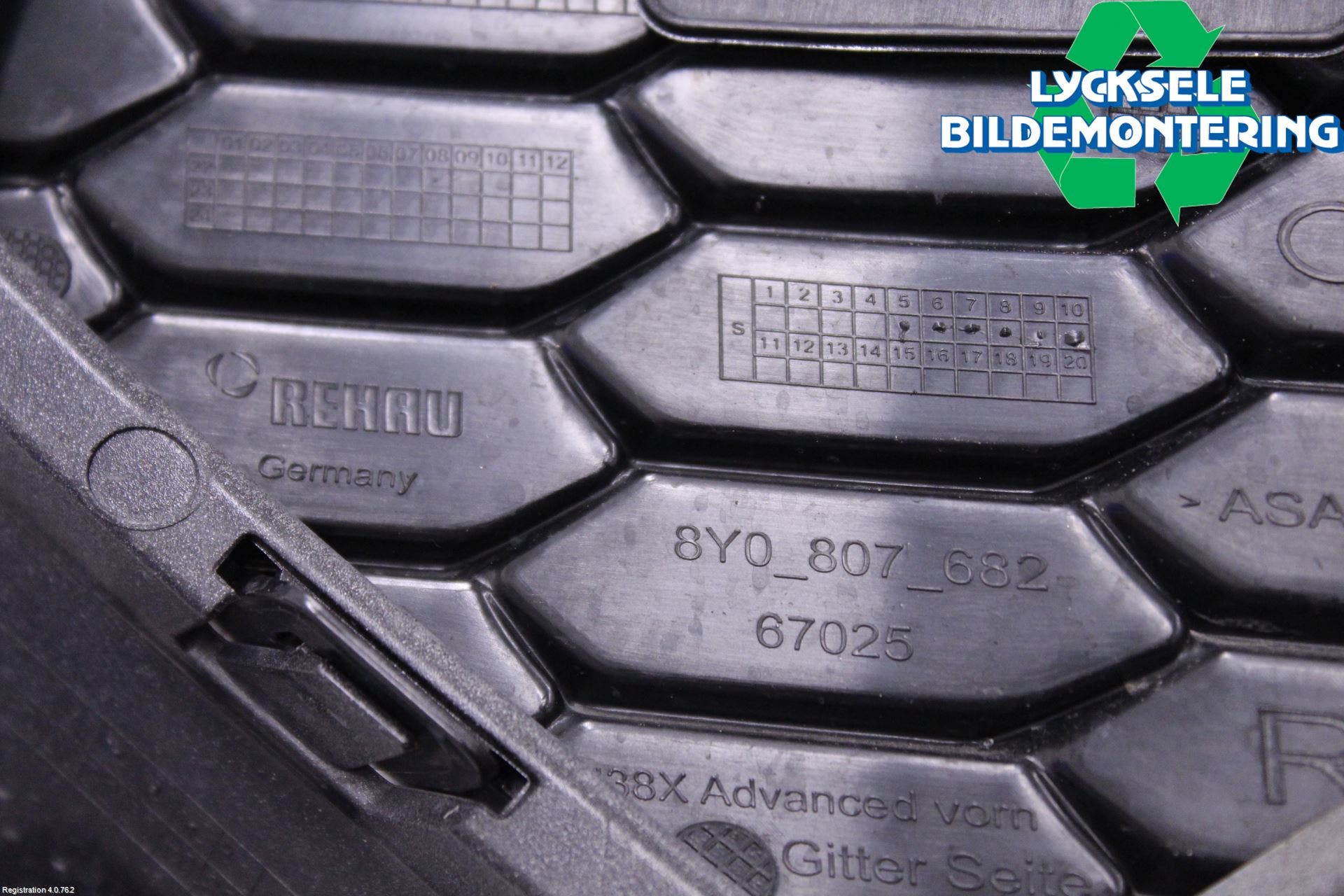 Audi A3/S3 8Y 21- Grilldel Höger