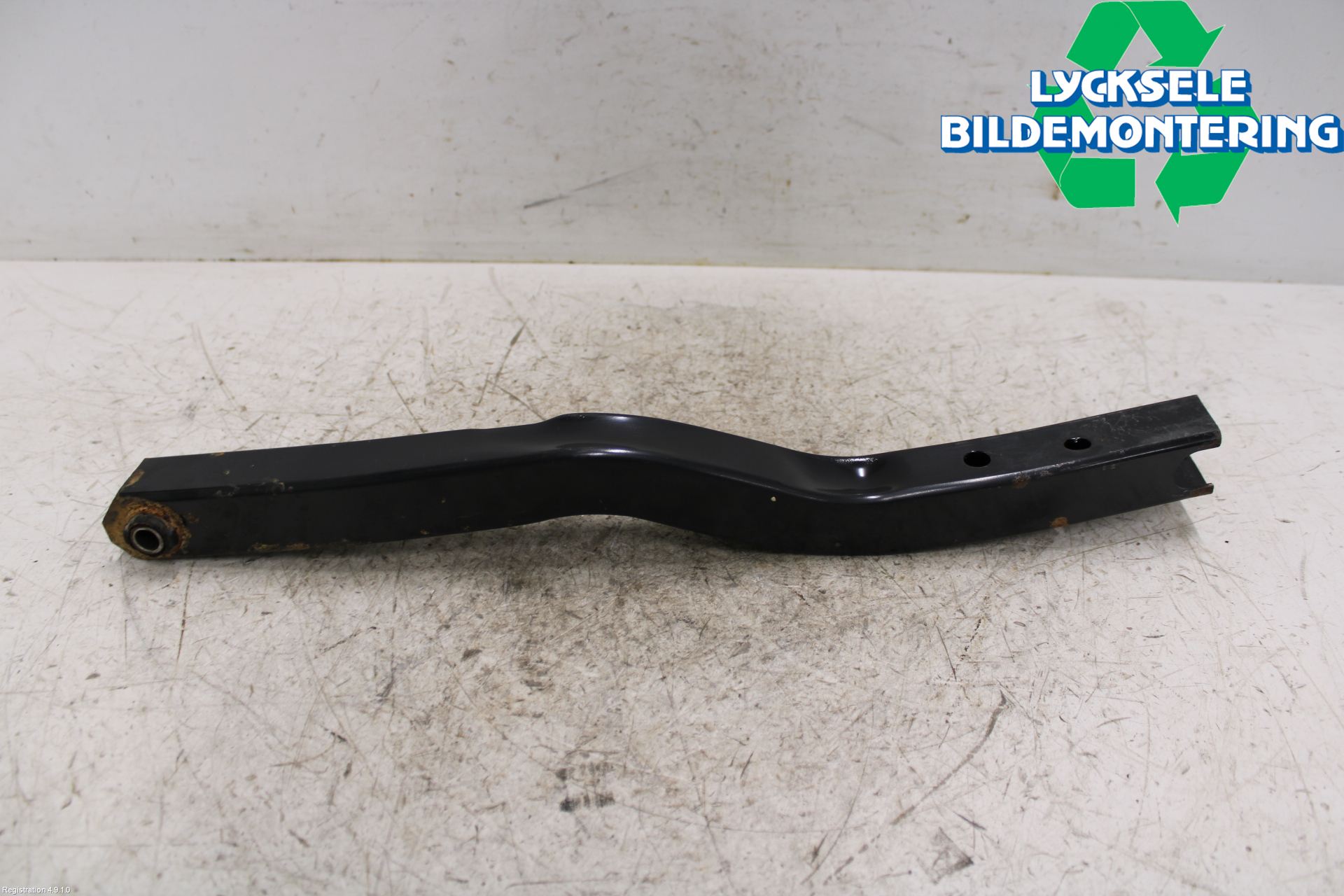 Ford KUGA 13-16 Kylarfäste-Ram-Balk